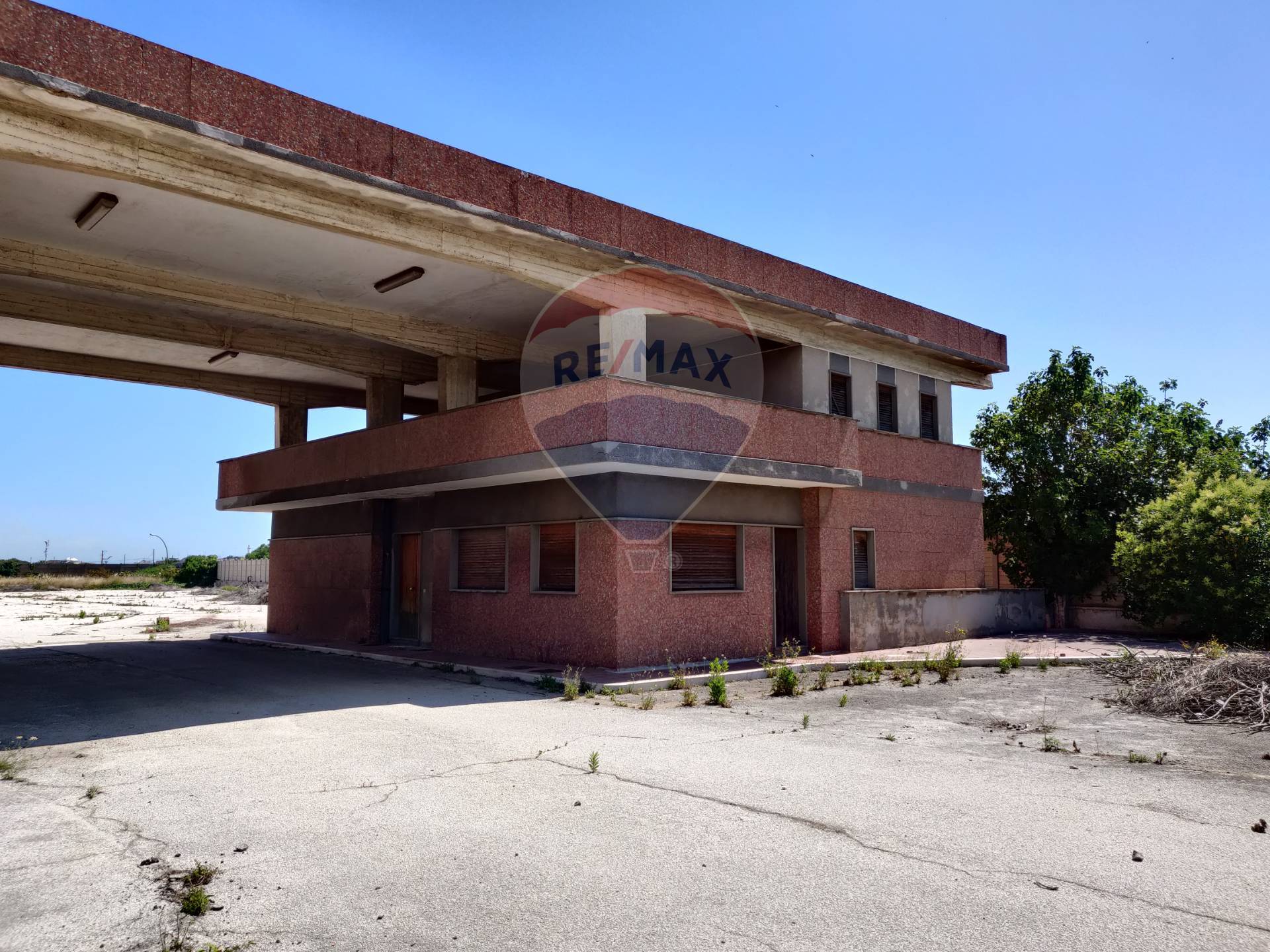 Capannone Commerciale BARI vendita  Zona Industriale  RE/MAX Acquachiara