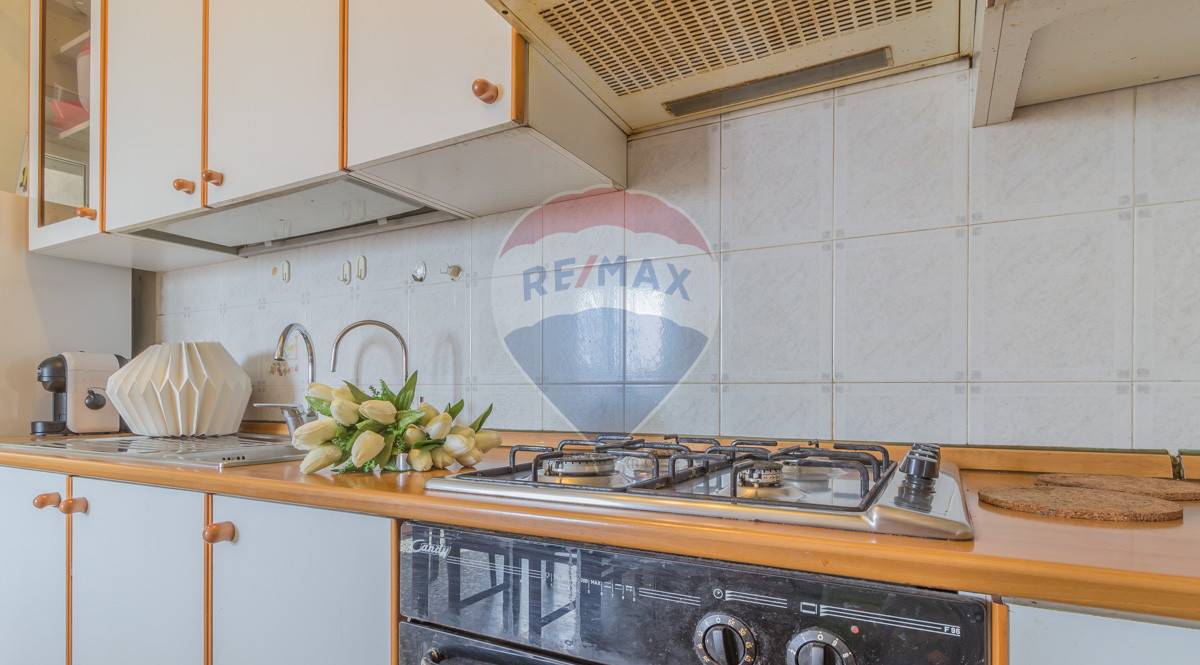  cantù vendita quart:  re/max elite