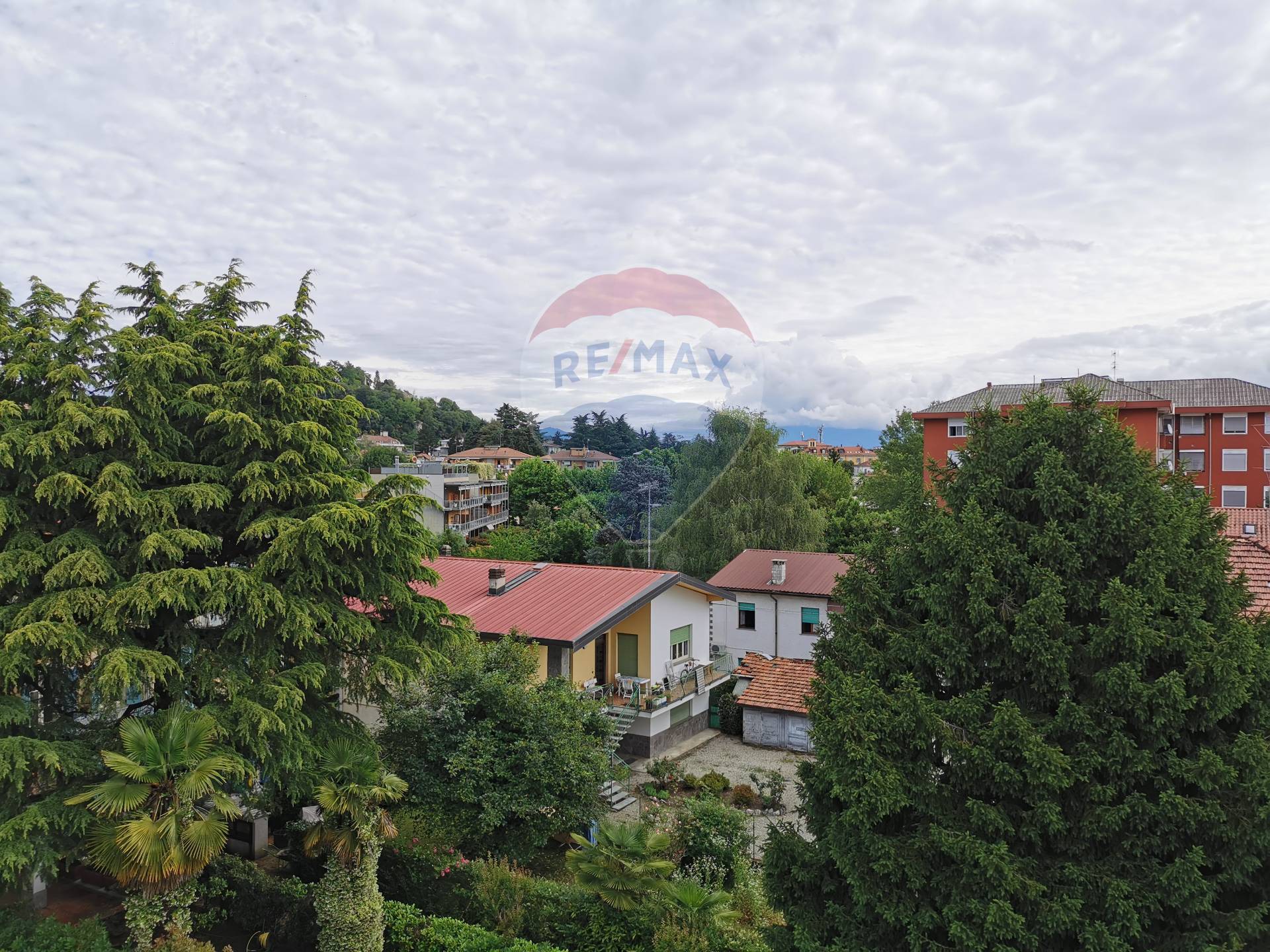  arona vendita quart:  re/max unit