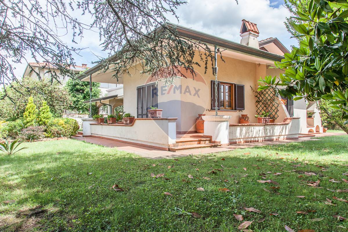 Villa CAMAIORE vendita  Lido di Camaiore  RE/MAX Quality House