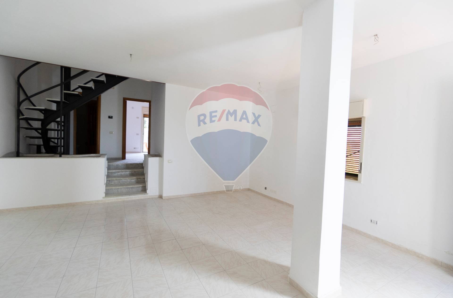 Villa MASCALUCIA vendita    RE/MAX Domus Nova