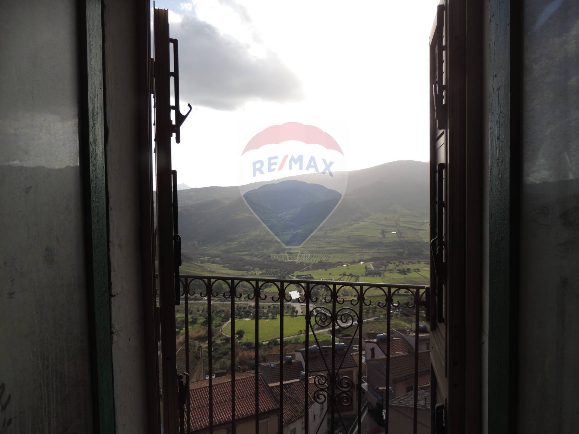 Villa Unifamiliare - Indipendente SPERLINGA vendita    RE/MAX Domus Nova