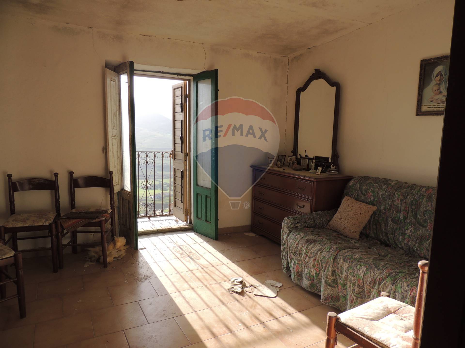 Villa Unifamiliare - Indipendente SPERLINGA vendita    RE/MAX Domus Nova