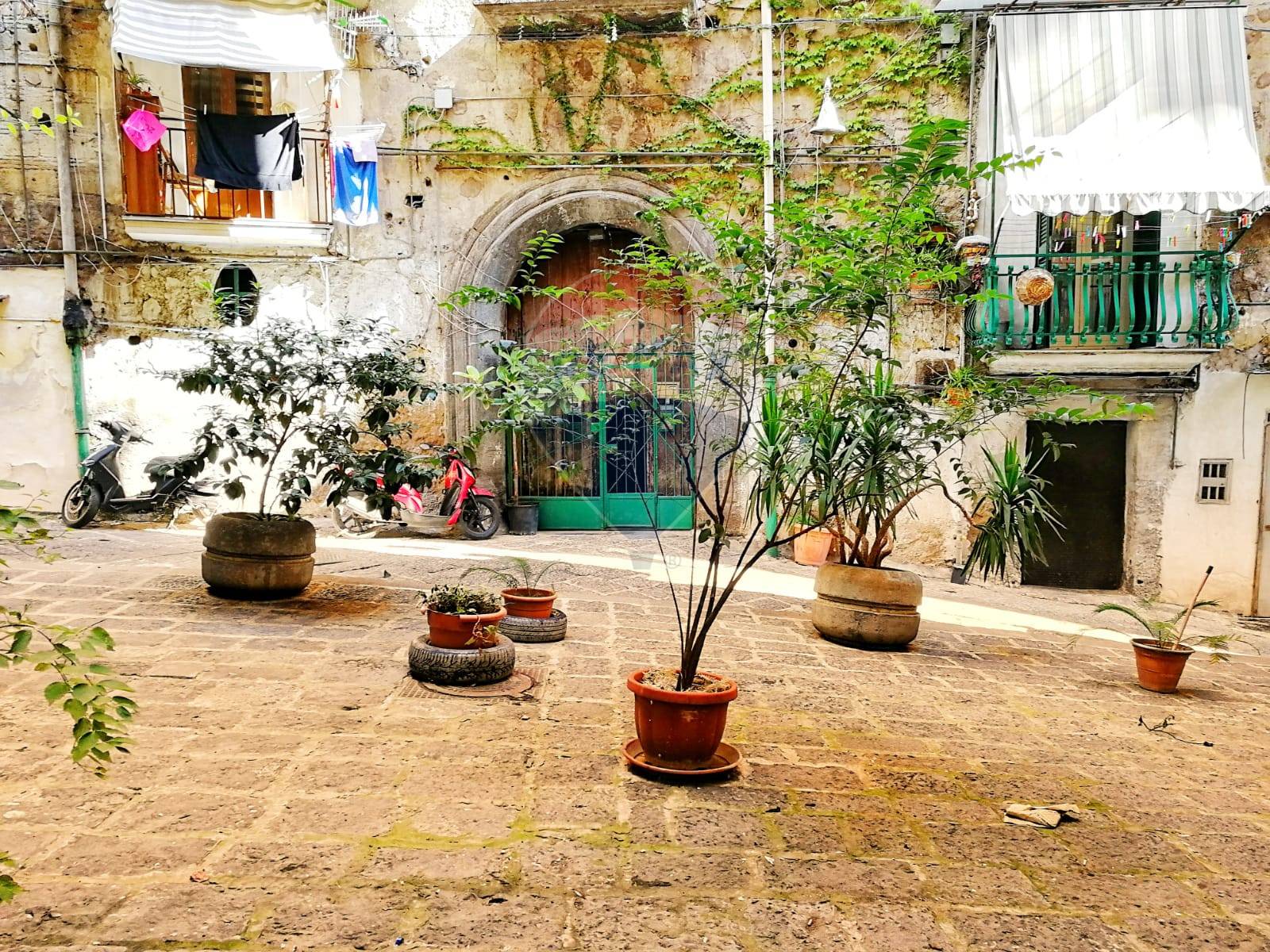  napoli vendita quart:  re/max advisor
