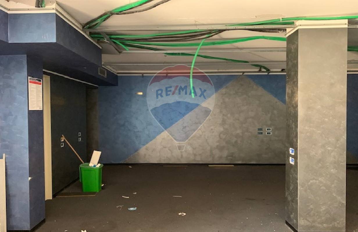Negozio - Loc.Com. ROMA affitto  Finocchio  RE/MAX Opzione Casa