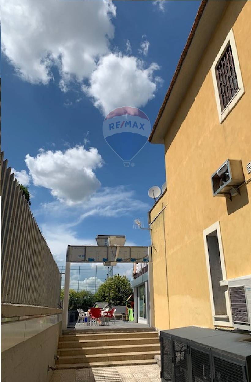 Negozio - Loc.Com. ROMA affitto  Finocchio  RE/MAX Opzione Casa