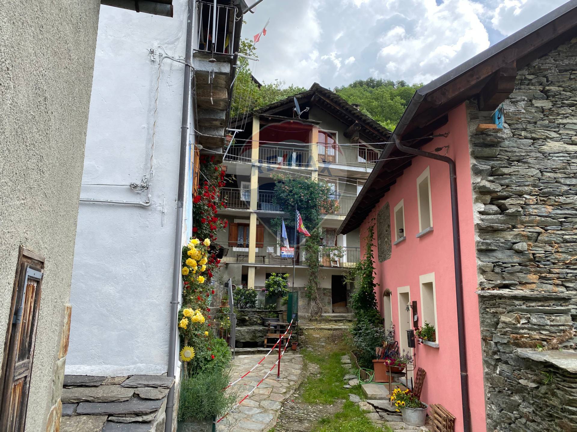 Villa Unifamiliare - Indipendente RIMELLA vendita    RE/MAX Unit