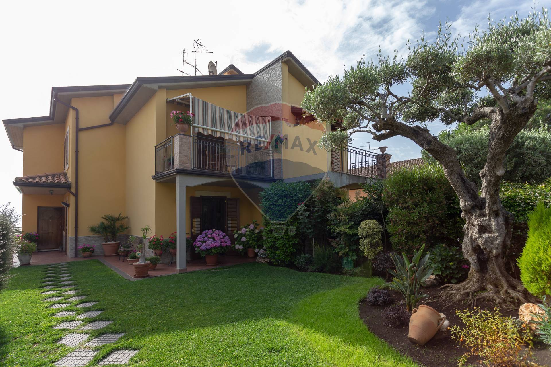 Villa VIAGRANDE vendita    RE/MAX Estates