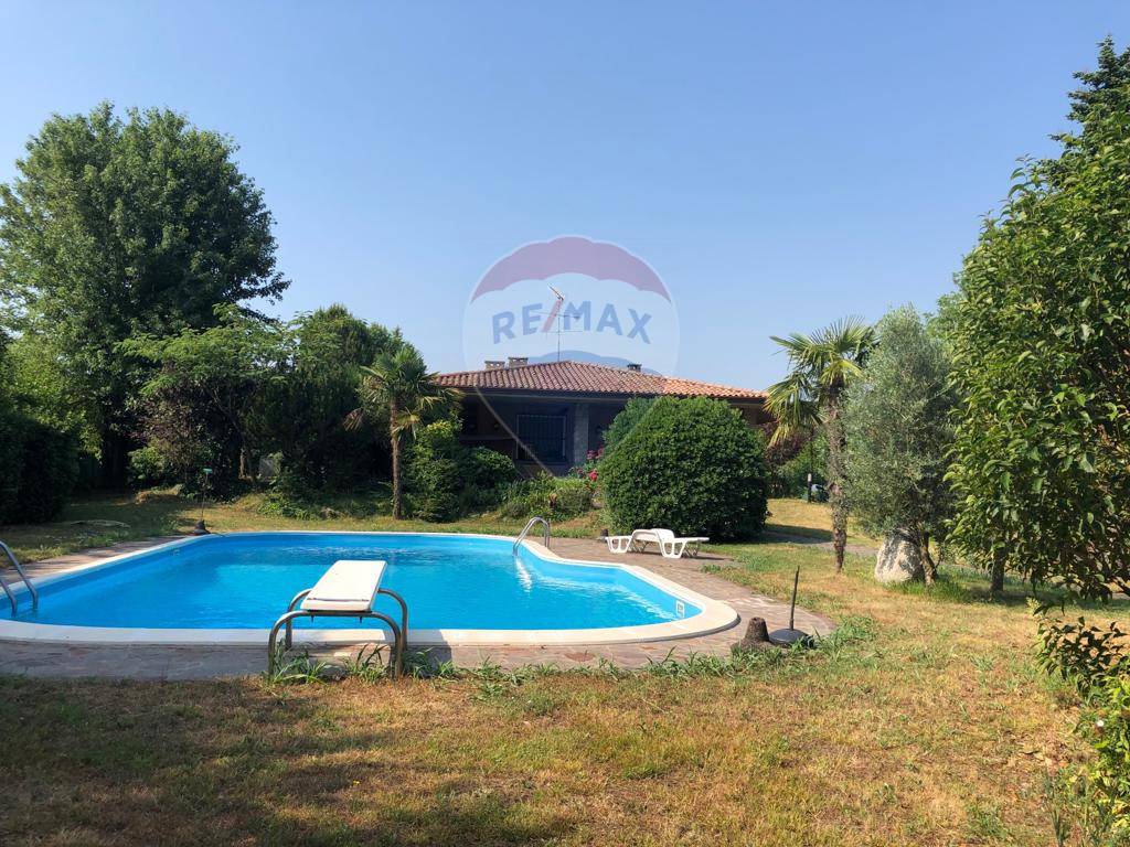 Villa MANERBA DEL GARDA vendita  Solarolo  RE/MAX Edilfin