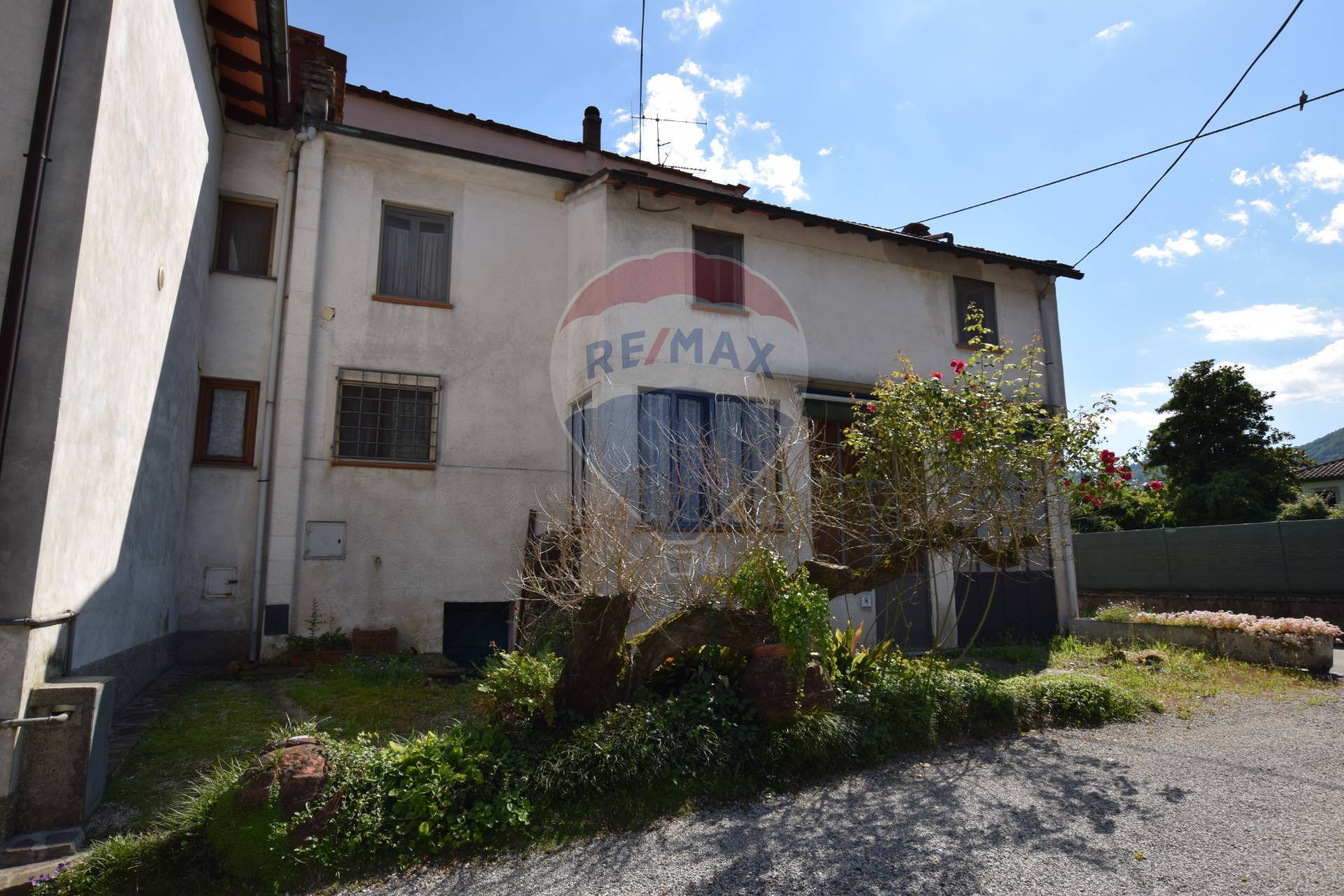 Villa Bifamiliare BORGO A MOZZANO vendita  Valdottavo  RE/MAX Domus Consulting