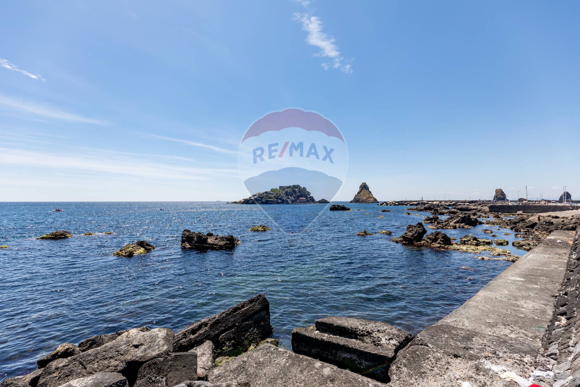 Villa Unifamiliare - Indipendente ACI CASTELLO affitto  Acitrezza  RE/MAX Domus Nova