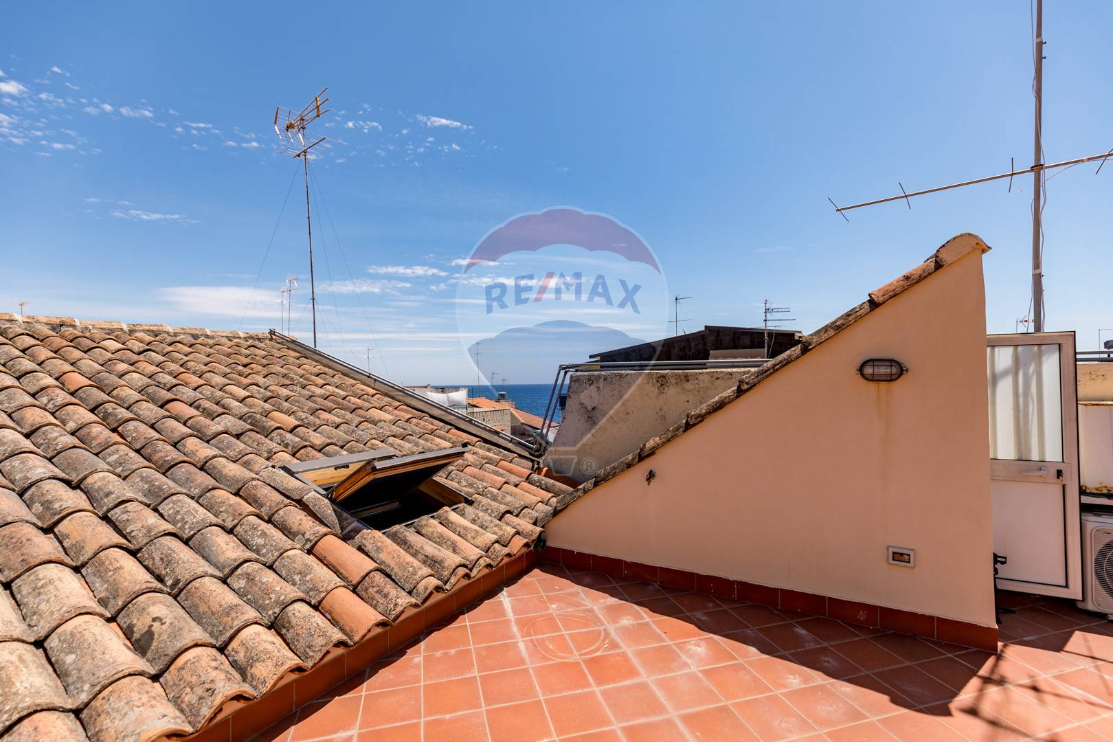 Villa Unifamiliare - Indipendente ACI CASTELLO affitto  Acitrezza  RE/MAX Domus Nova