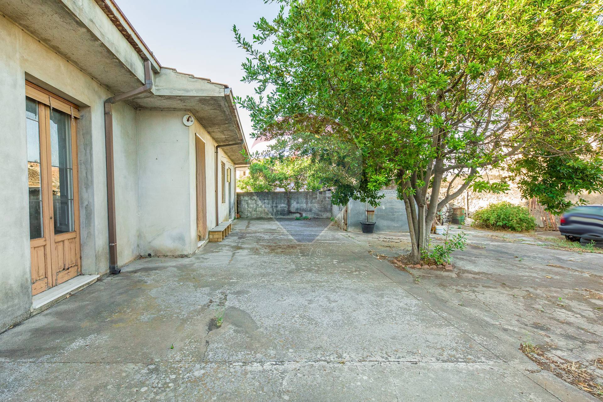  nicolosi vendita quart:  re/max city home