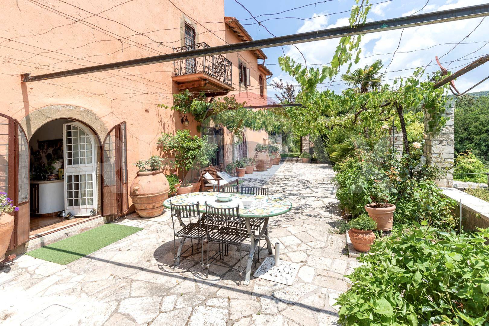 Villa CASTEL MADAMA vendita    RE/MAX Titanus