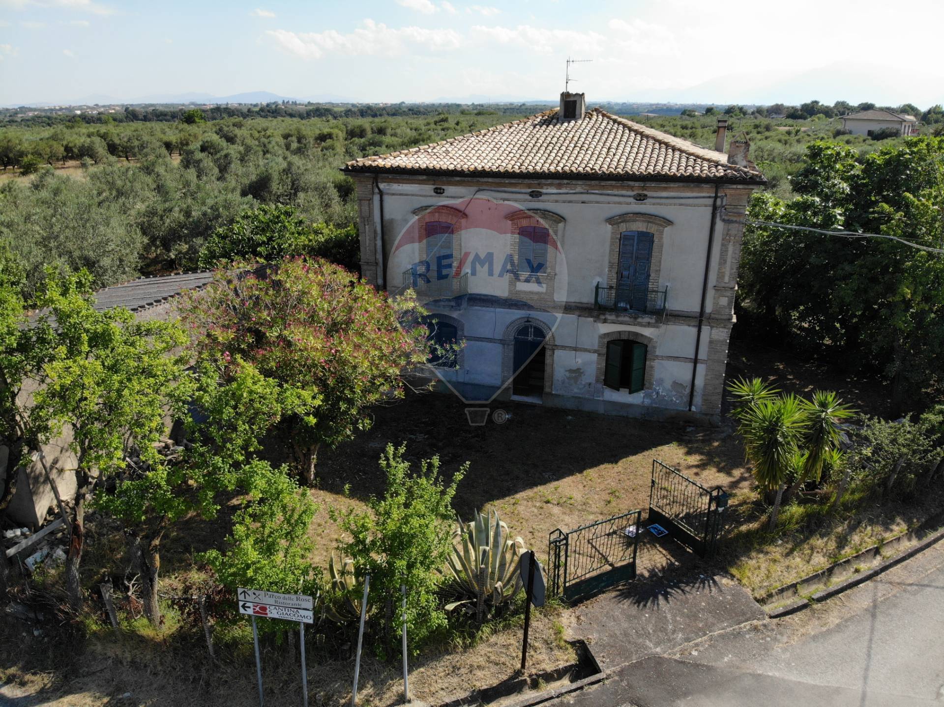  rocca san giovanni vendita quart:  re/max people