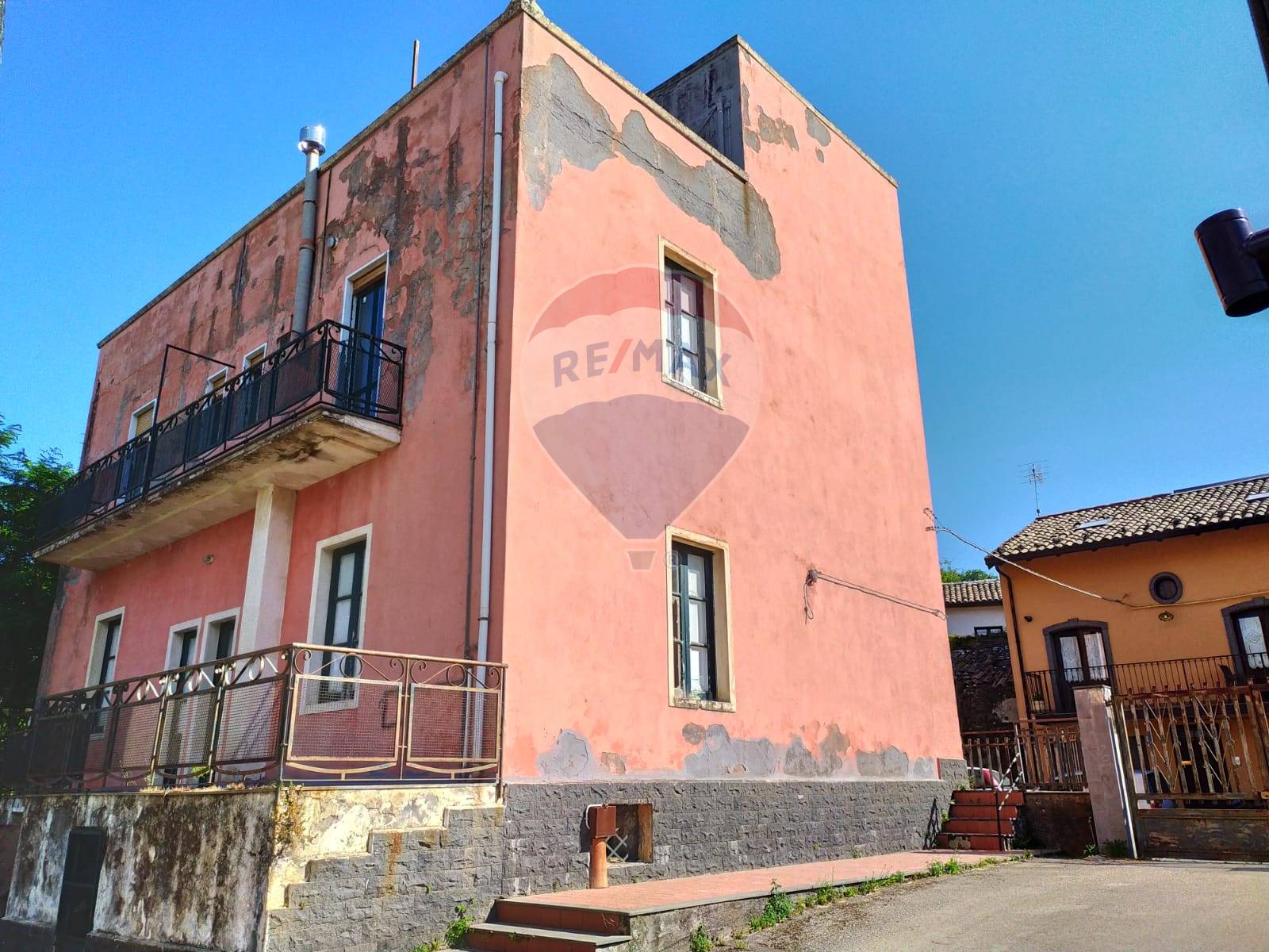 Villa Unifamiliare - Indipendente RAGALNA vendita    RE/MAX Tecnica