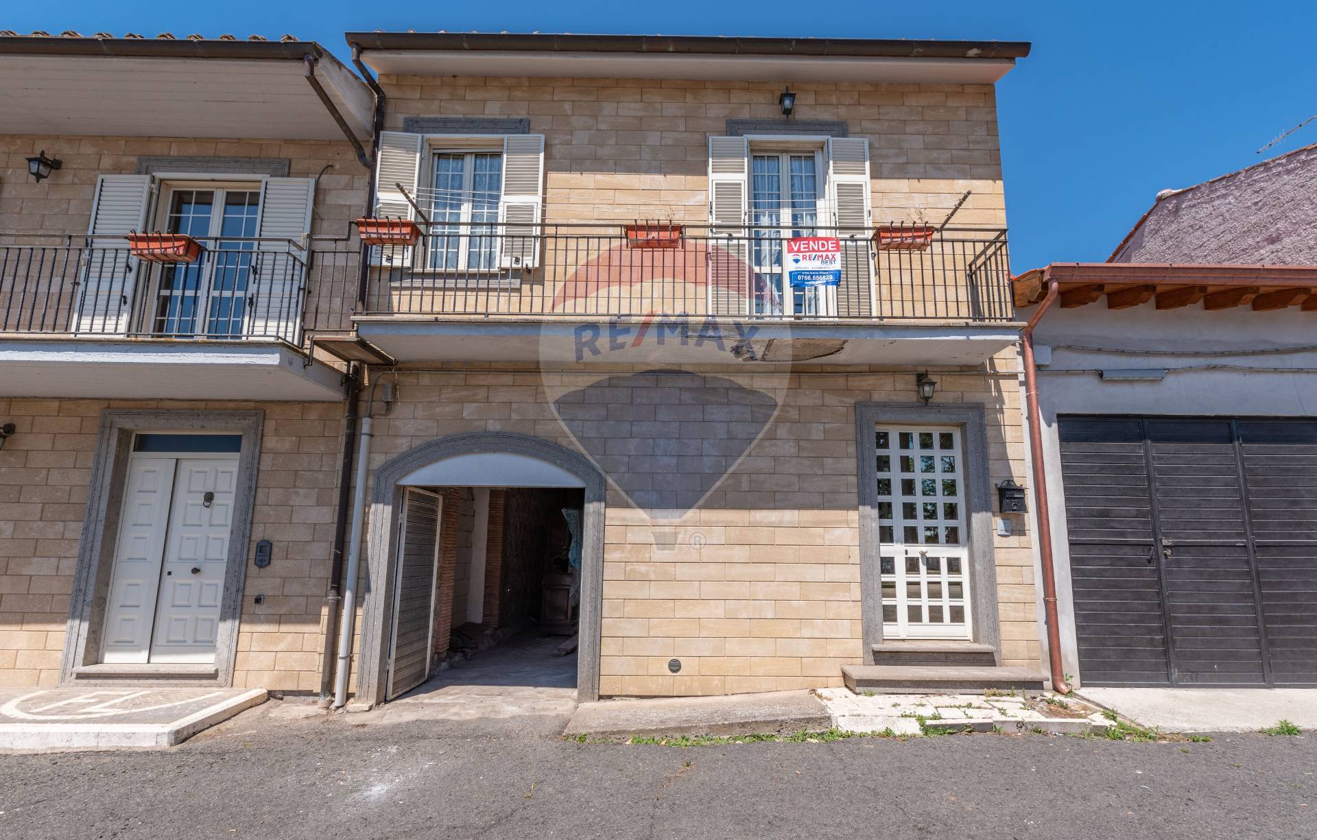 Villa Unifamiliare - Indipendente TUSCANIA vendita    RE/MAX Best