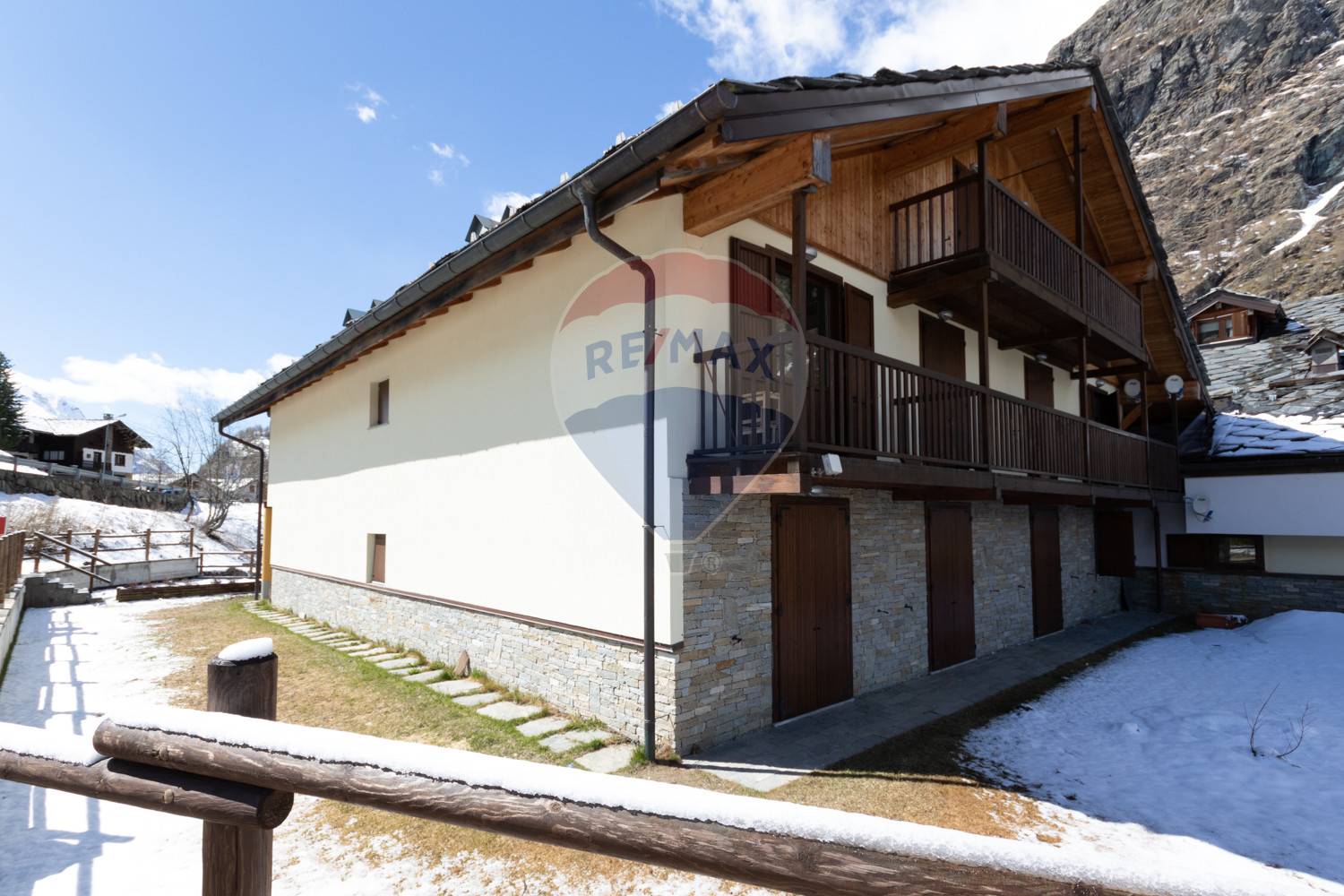 Appartamento GRESSONEY-LA-TRINITÈ vendita    RE/MAX Unit