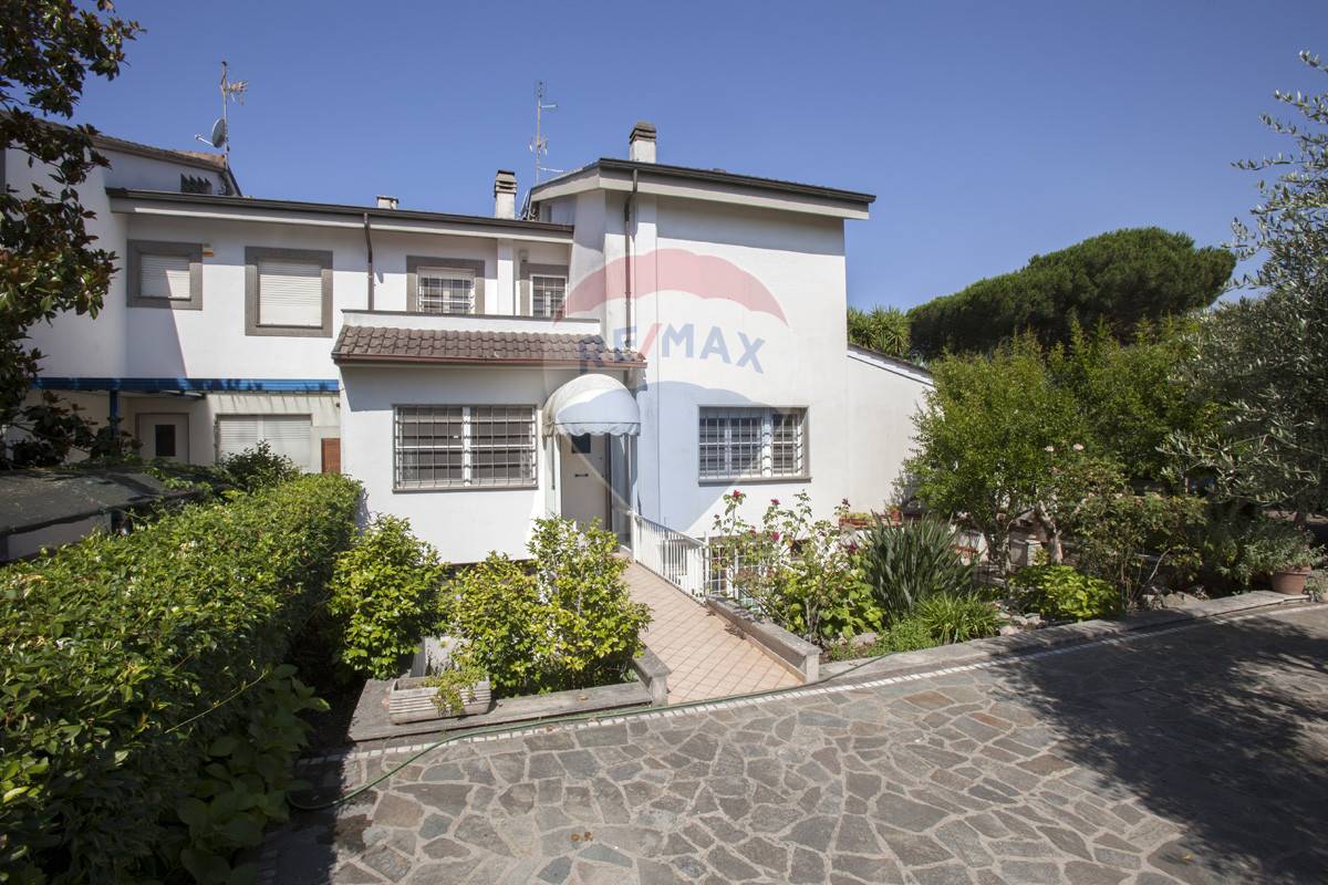  roma vendita quart: casalpalocco re/max united