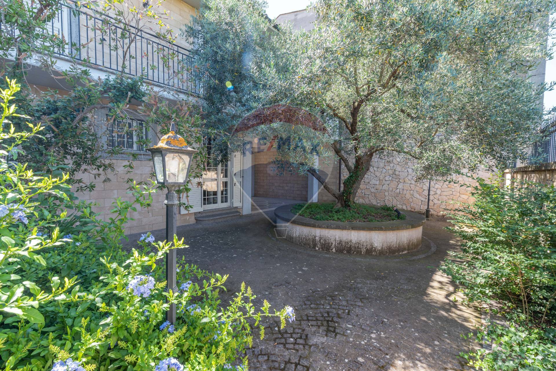  tuscania vendita quart:  re/max best