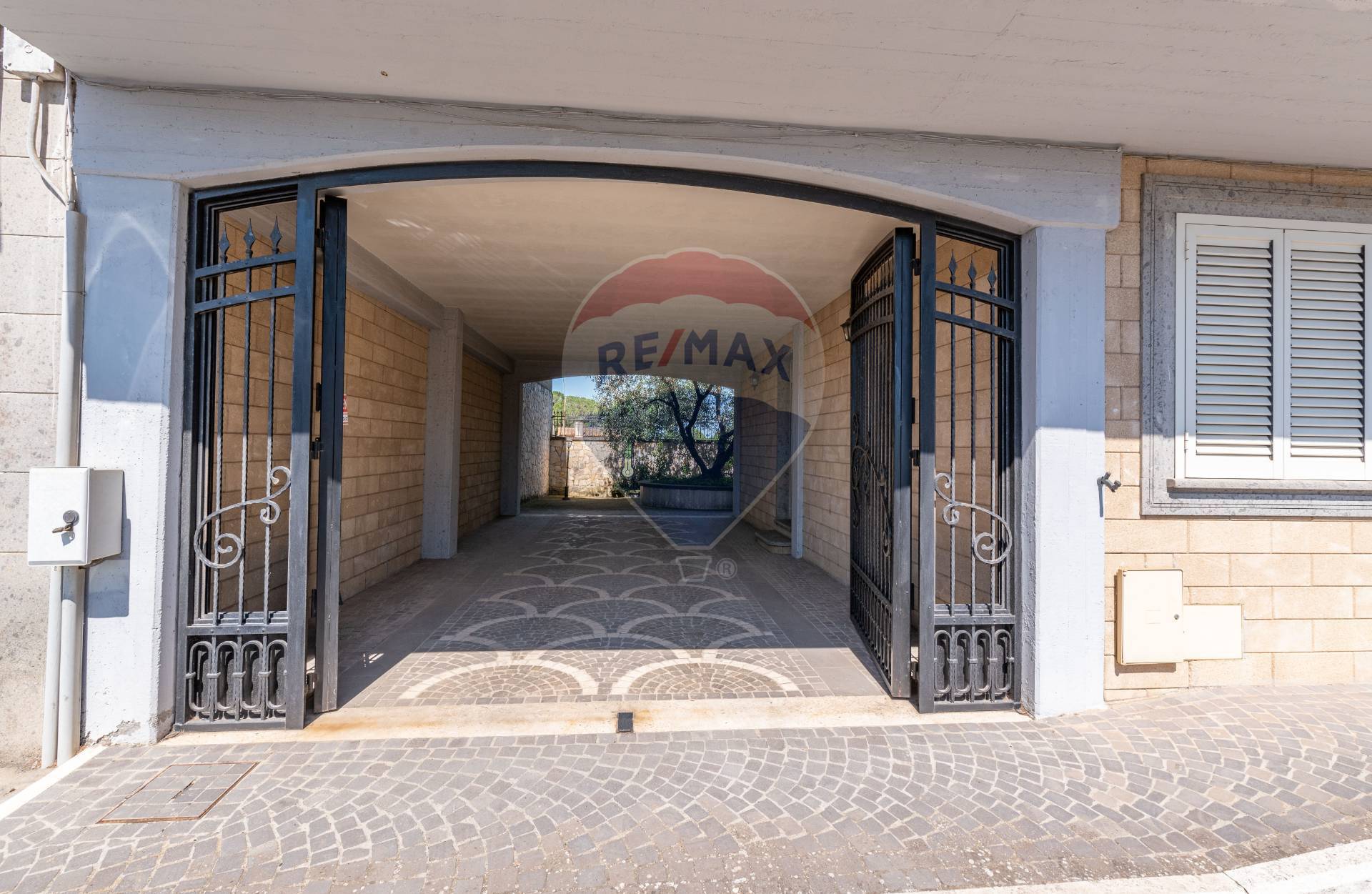 Villa TUSCANIA vendita    RE/MAX Best