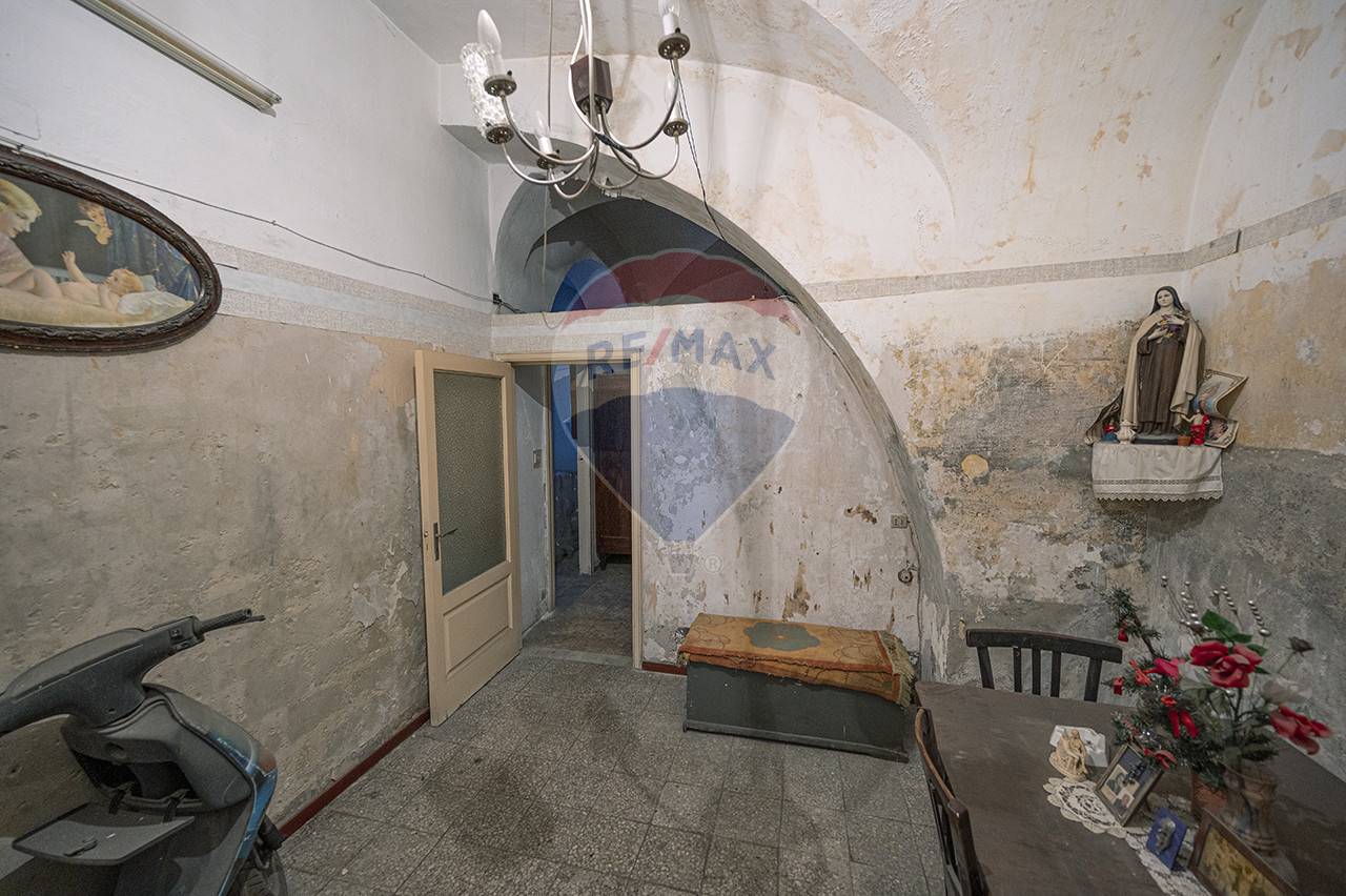 Villa Unifamiliare - Indipendente PATERNÒ vendita    RE/MAX Fly