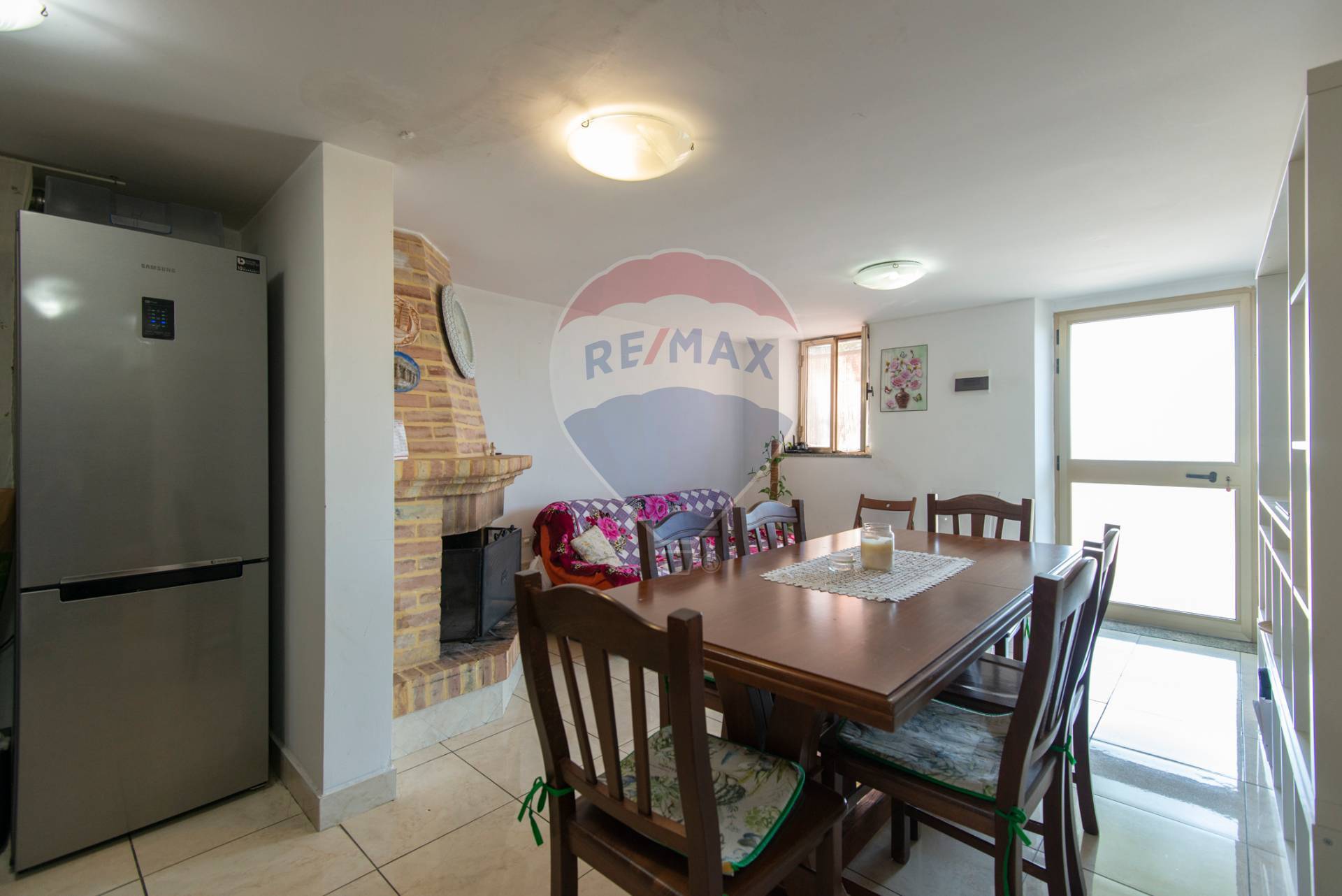 Villa Bifamiliare MONTEFANO vendita    RE/MAX Master Class