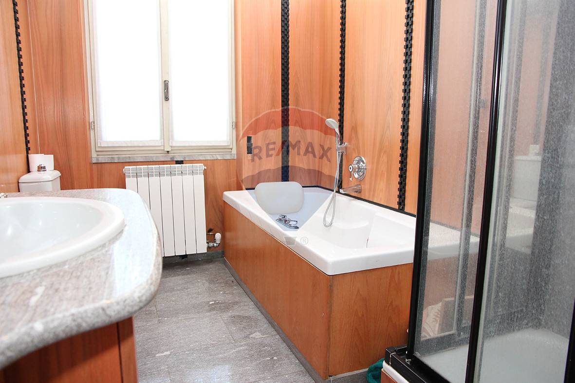Appartamento CANTÙ vendita    RE/MAX Essenza