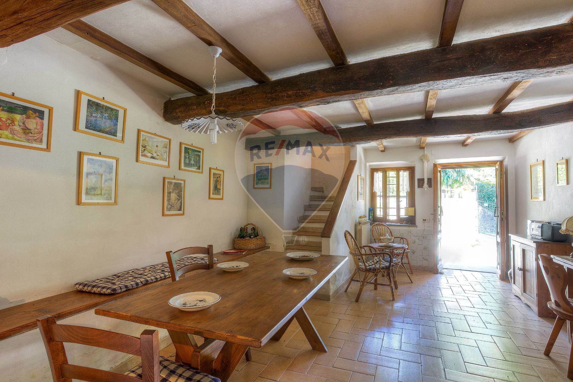 Villa Unifamiliare - Indipendente VERNIO vendita    RE/MAX Professional