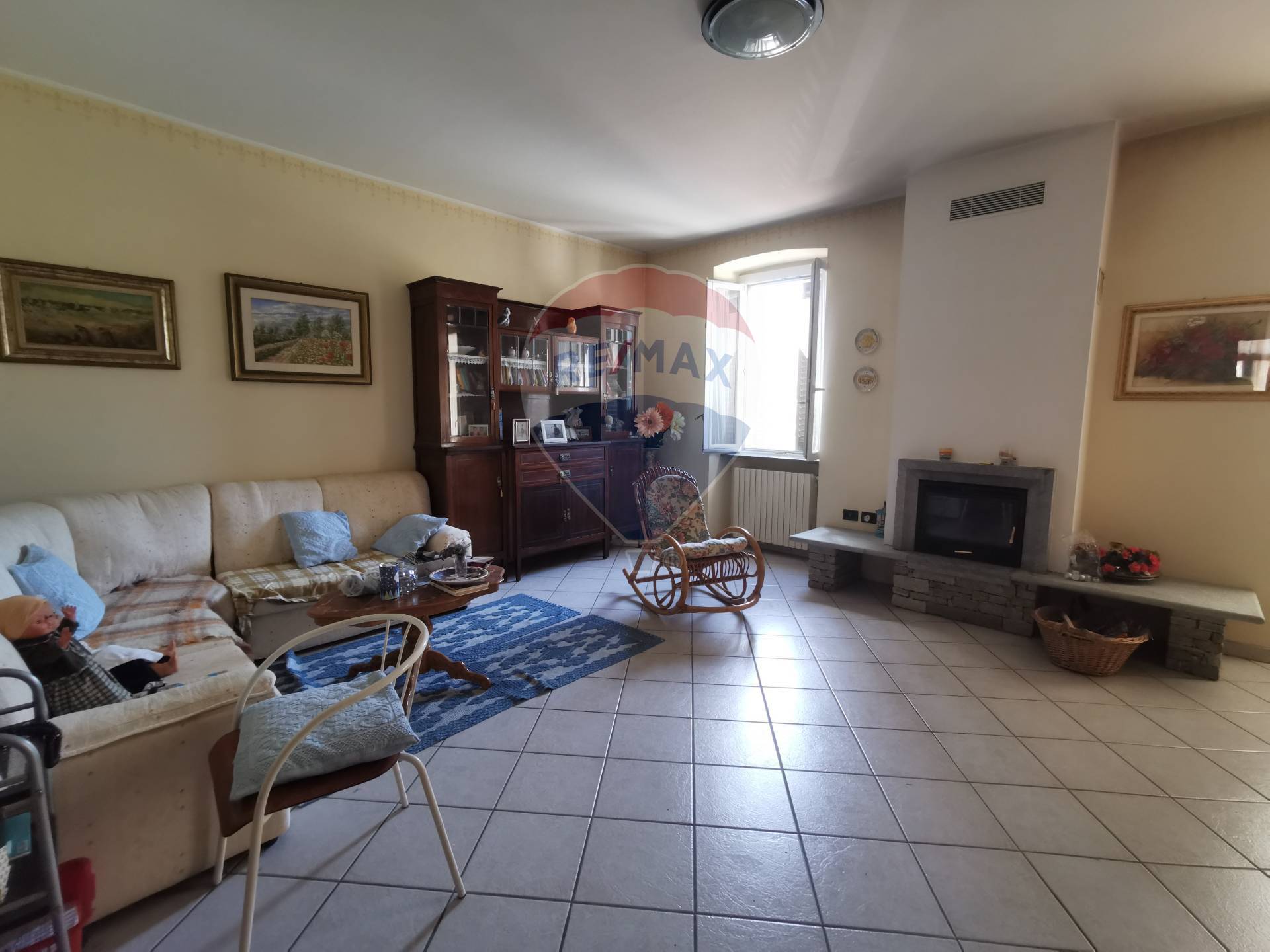 Villa Bifamiliare PRAY vendita    RE/MAX Unit