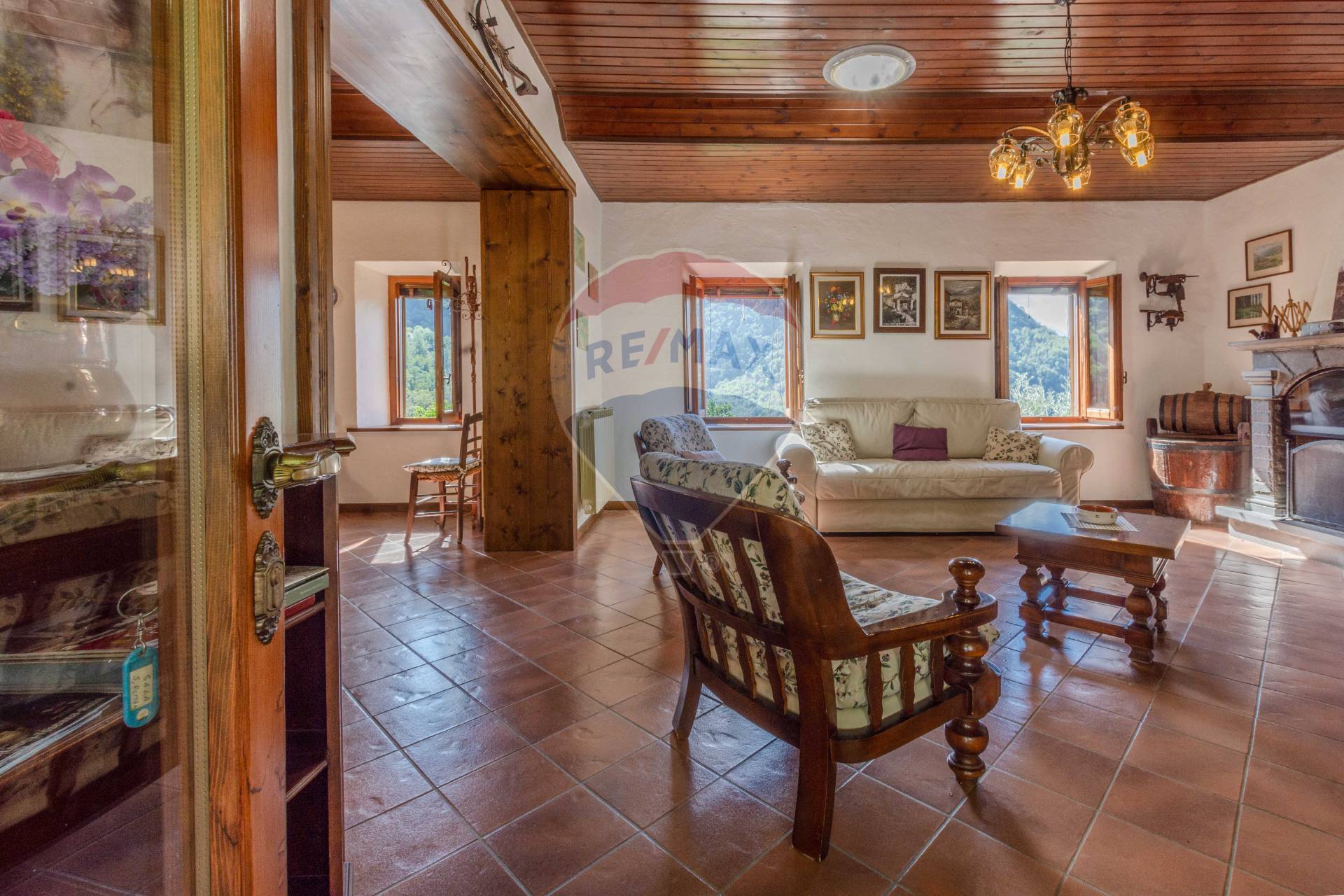 Villa BORGO A MOZZANO vendita  San Romano  RE/MAX Quality House