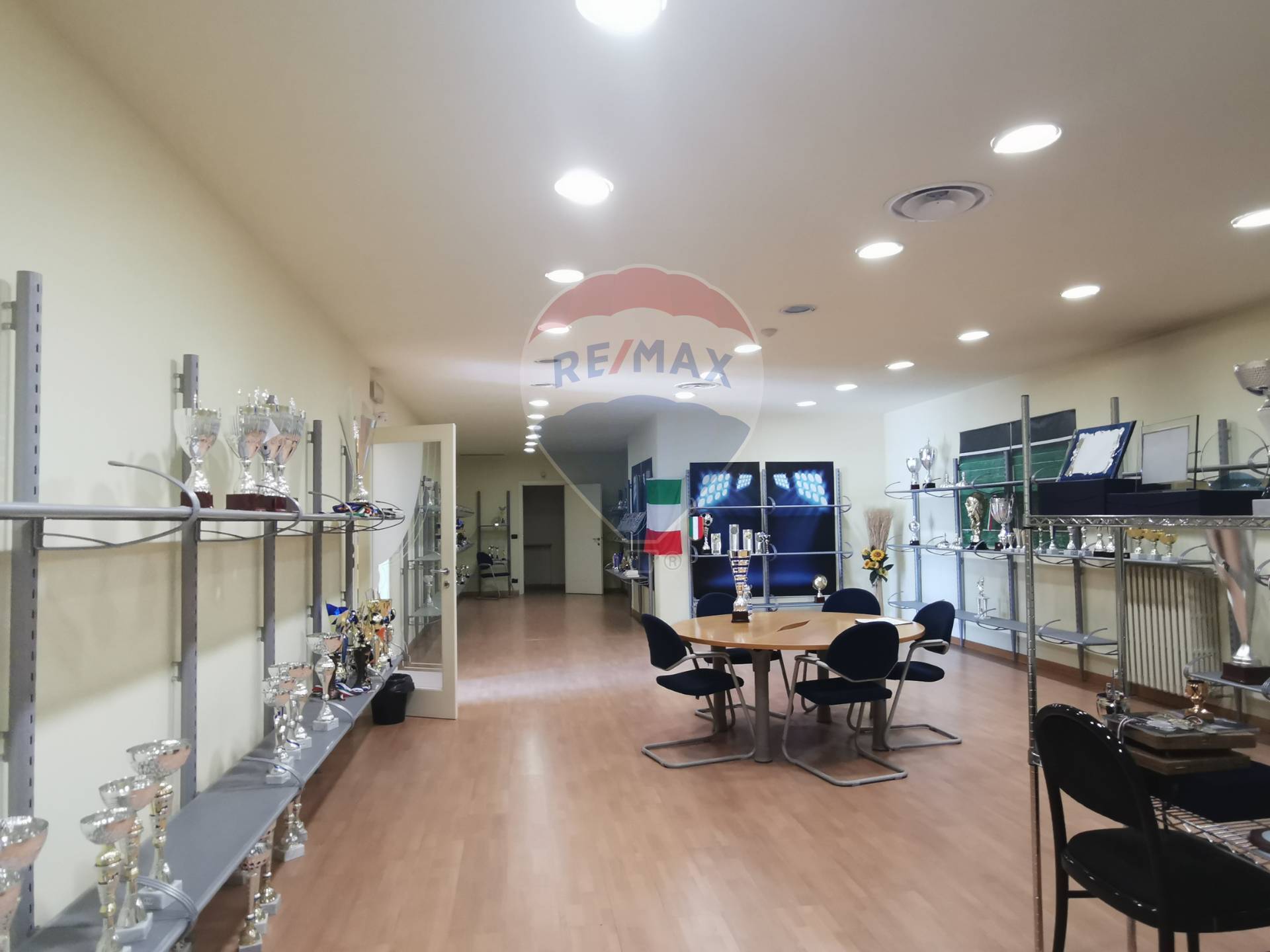 Stabile intero - Palazzo CANELLI vendita    RE/MAX Unit