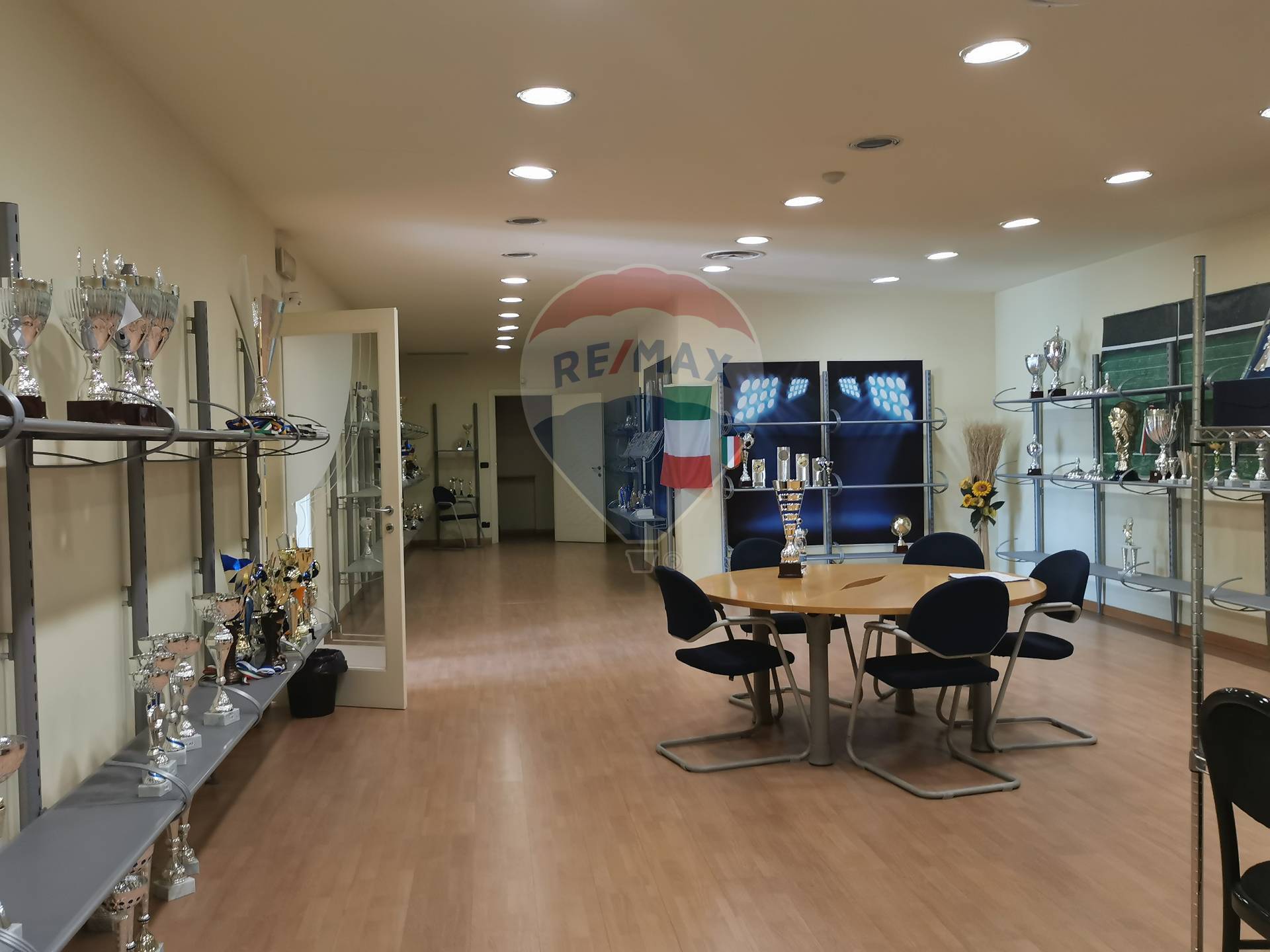 Stabile intero - Palazzo CANELLI vendita    RE/MAX Unit