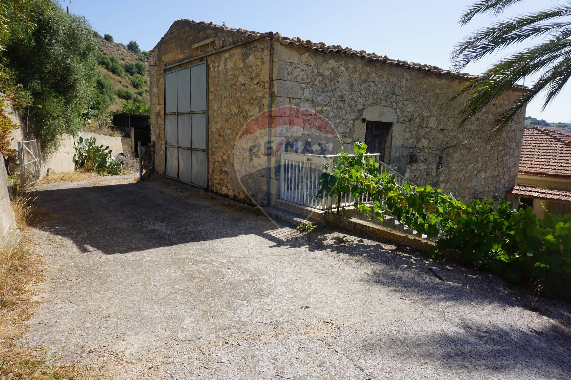 Rustico - Cascina RAGUSA vendita    RE/MAX Prima Classe