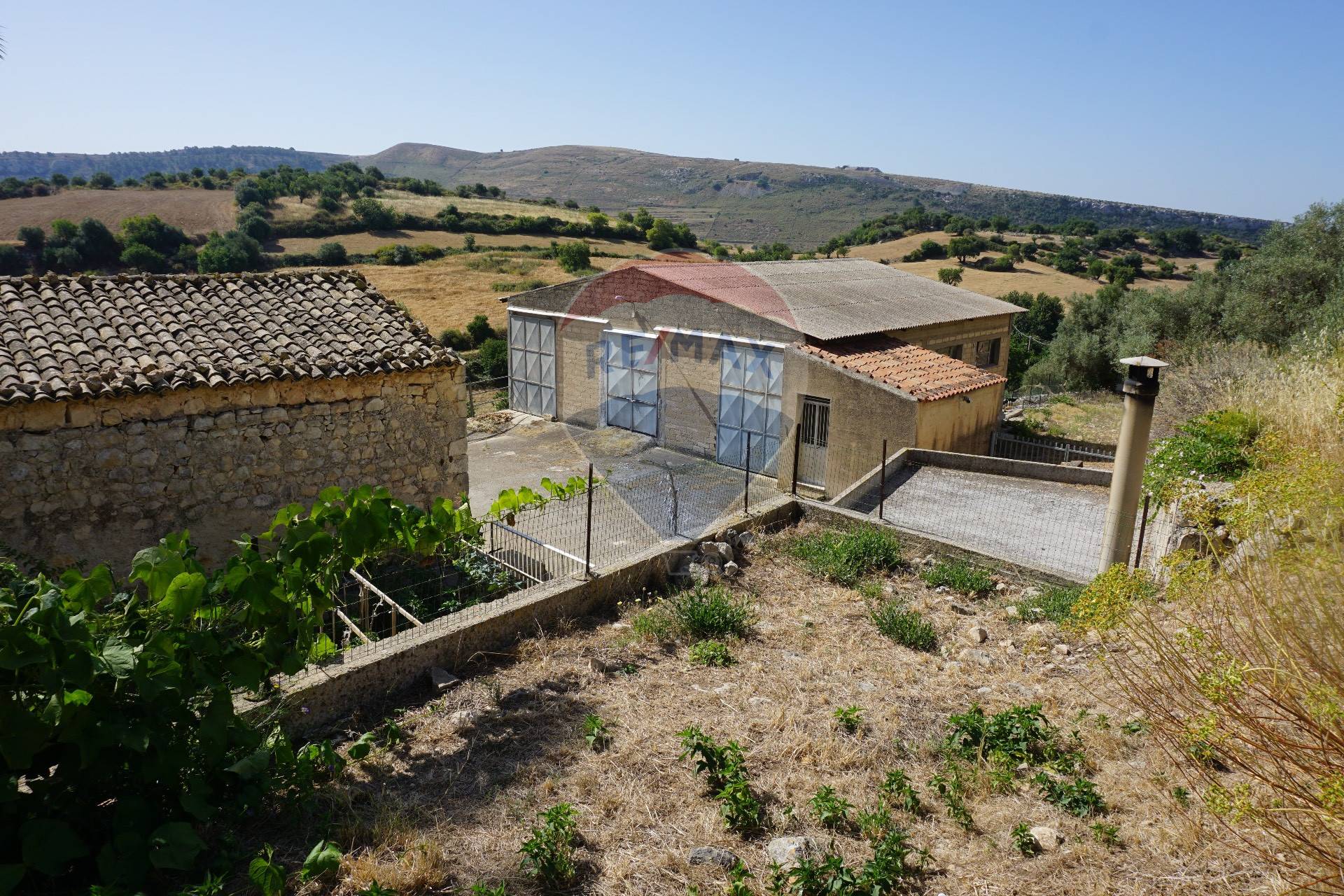 Rustico - Cascina RAGUSA vendita    RE/MAX Prima Classe