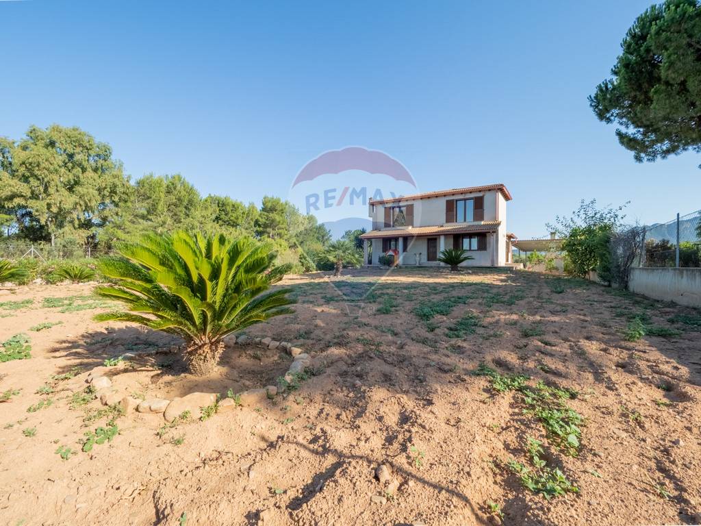  capoterra vendita quart: zona residenza del poggio re/max incontro