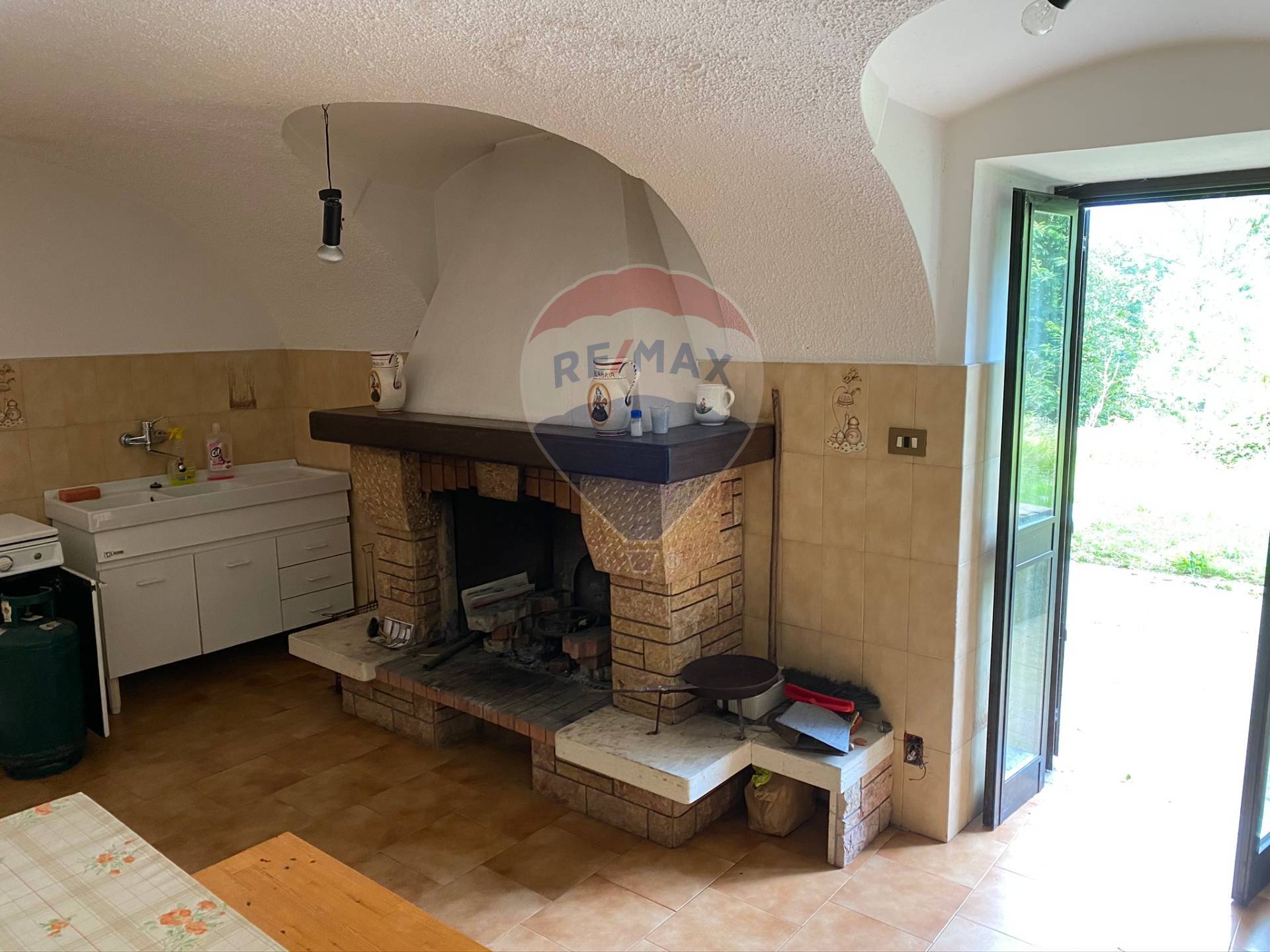Villa Bifamiliare CASAPINTA vendita    RE/MAX Unit