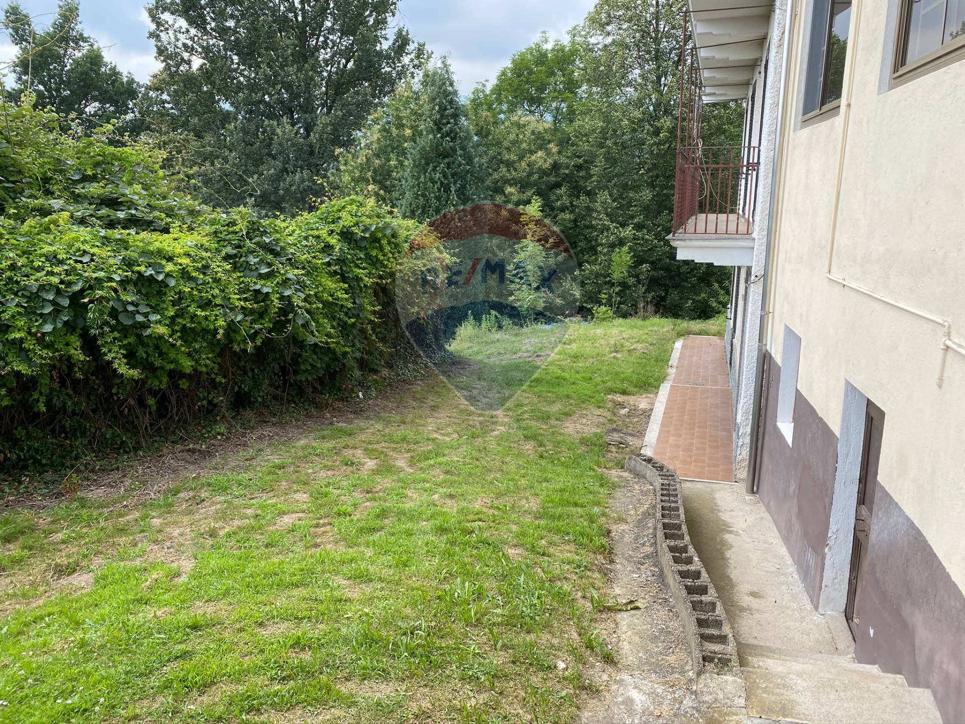 Villa Bifamiliare CASAPINTA vendita    RE/MAX Unit