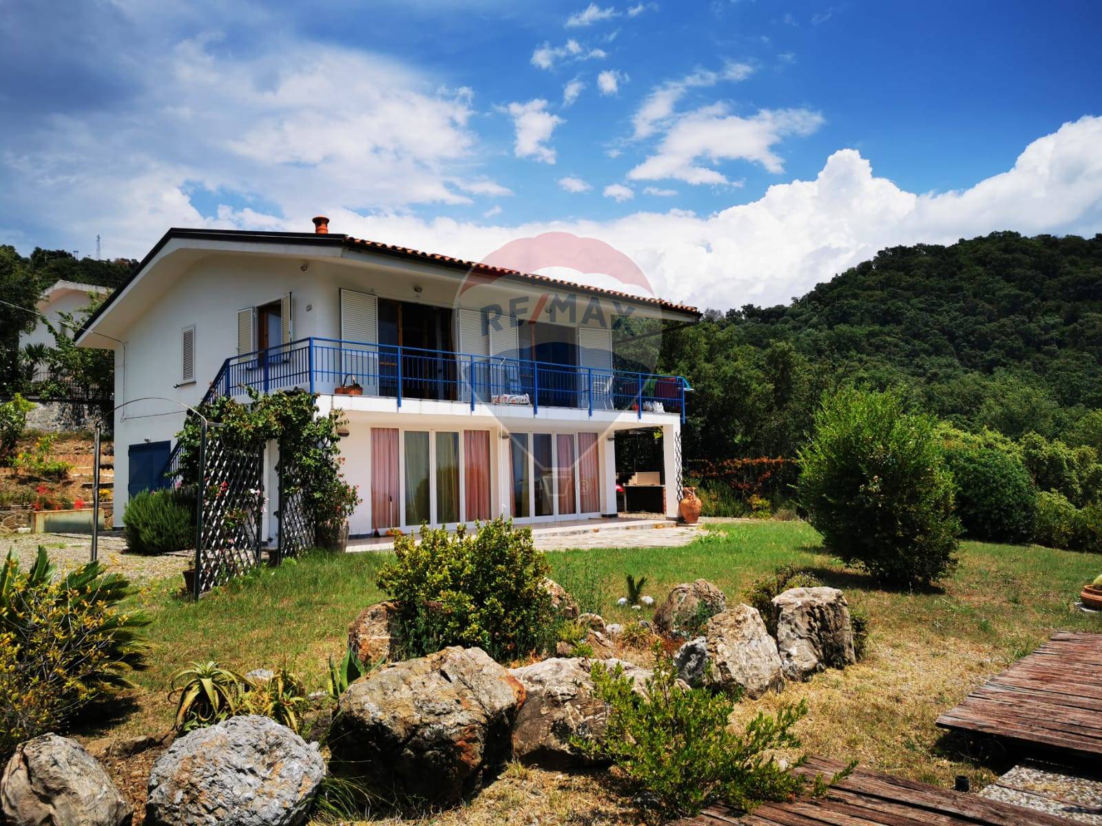  vibonati vendita quart:  re/max incentro