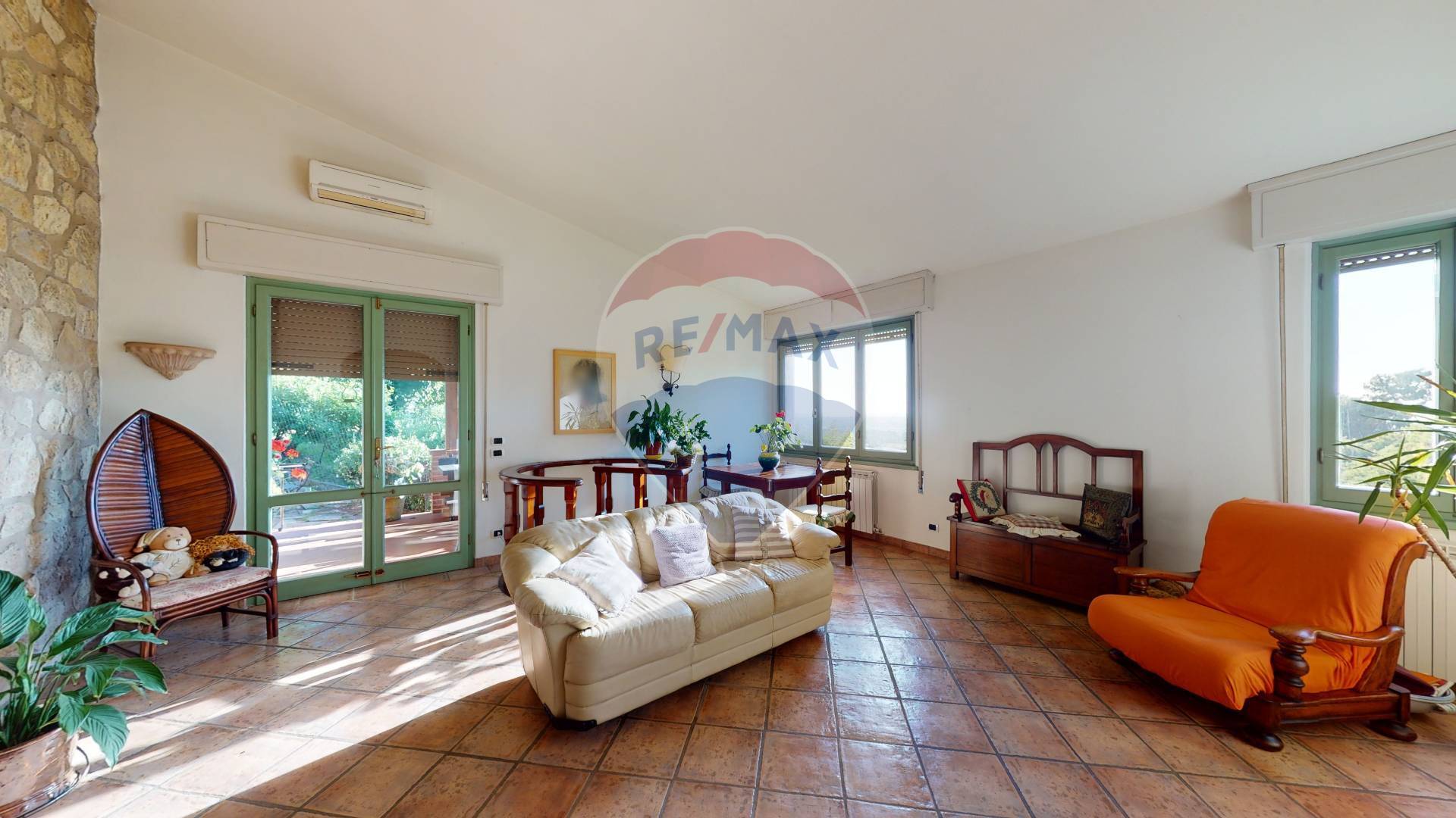 Villa MASSAROSA vendita  Piano di Mommio  RE/MAX Quality House