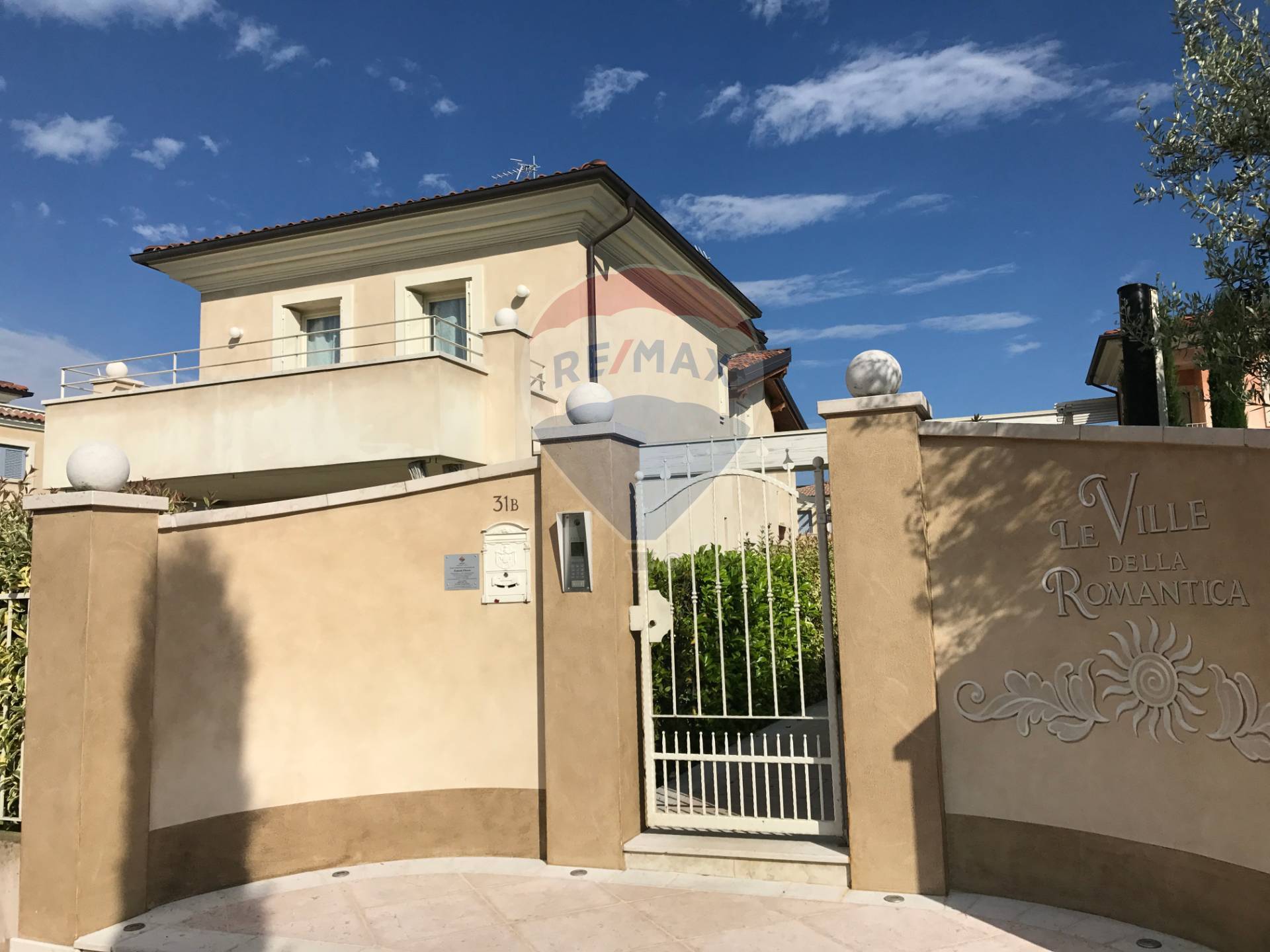  manerba del garda vendita quart:  re/max edilfin