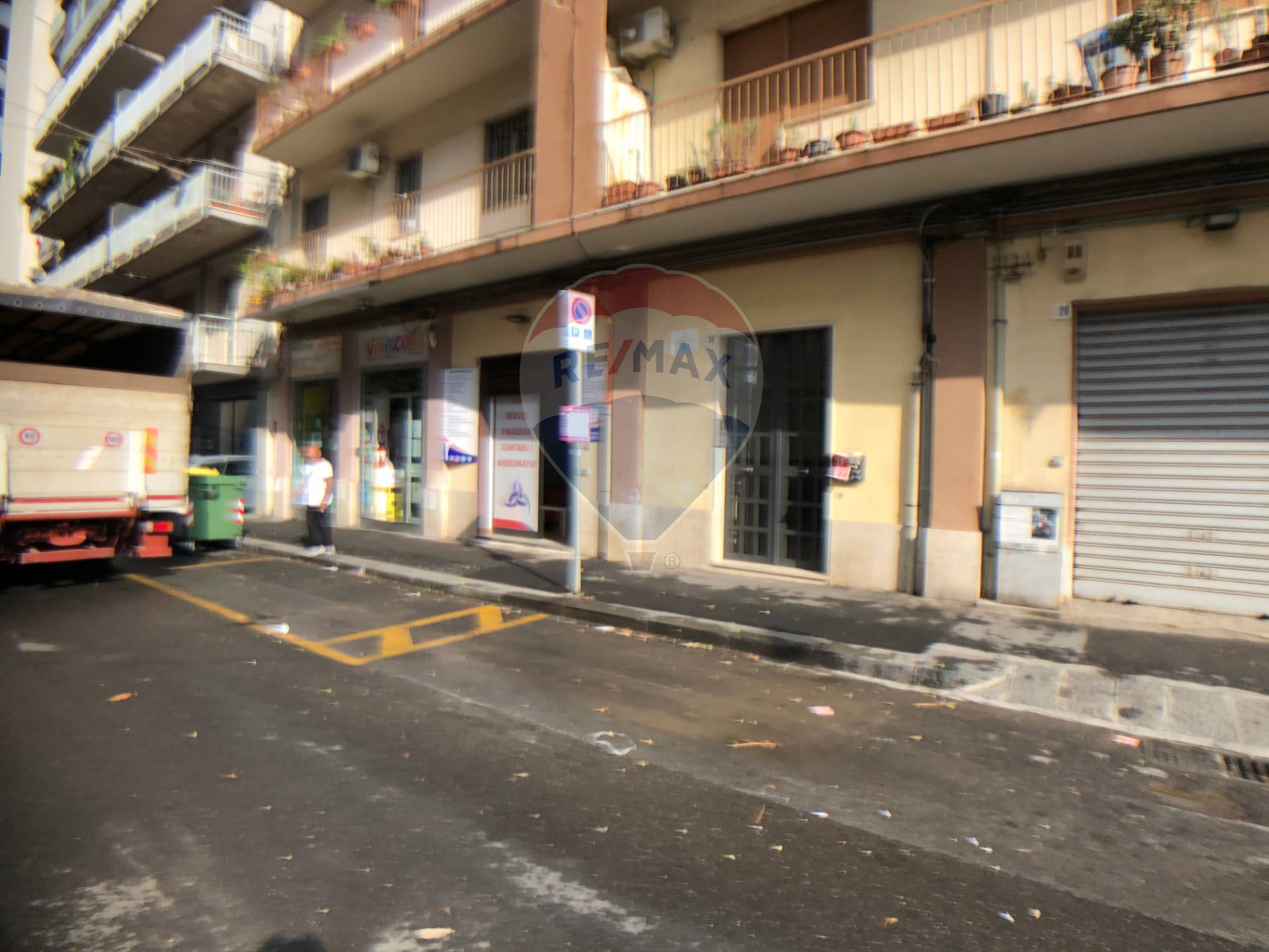  catania vendita quart: viale m. rapisardi - lavaggi re-max-estates