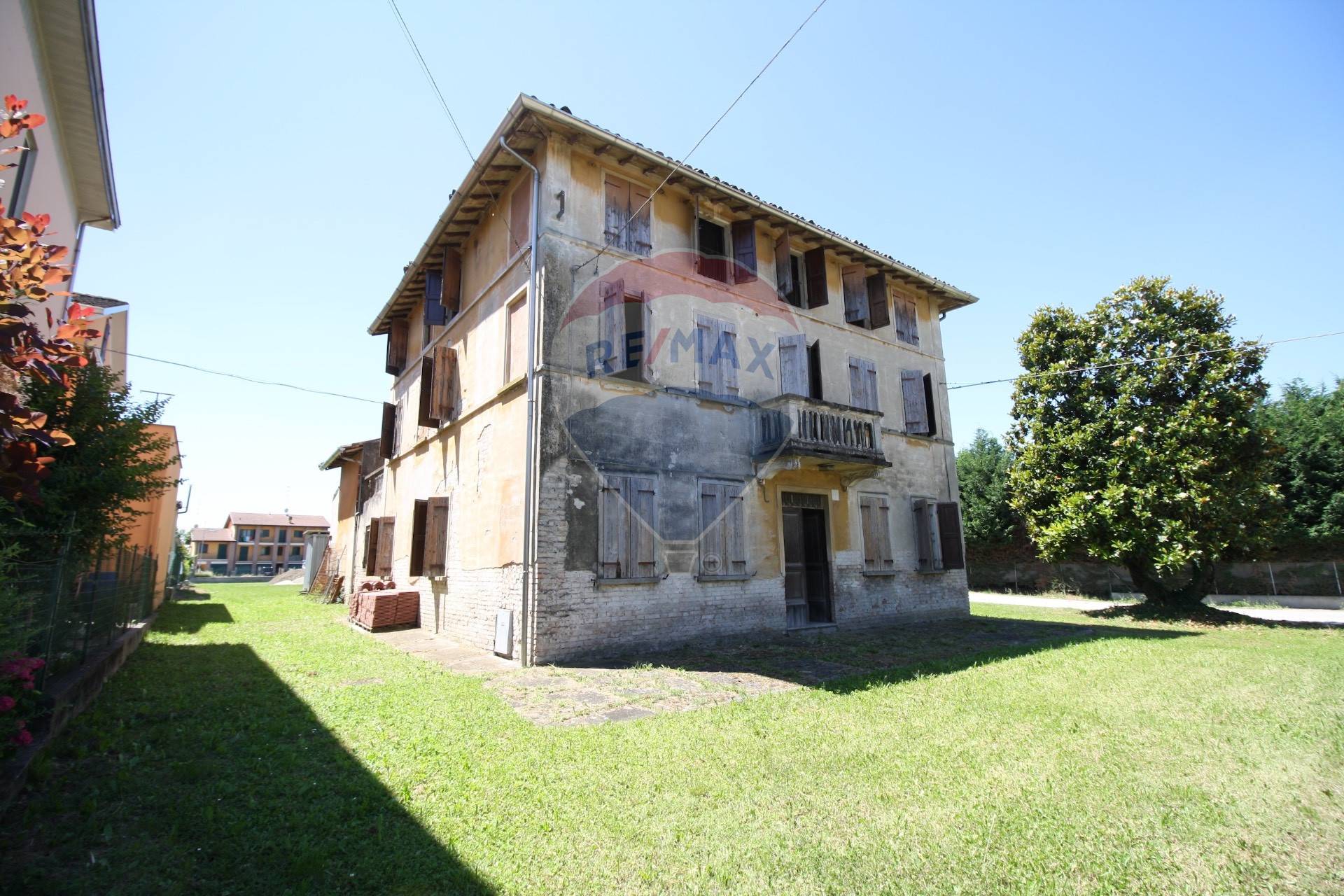  gattatico vendita quart: praticello (sede del municipio) re-max-tricolore