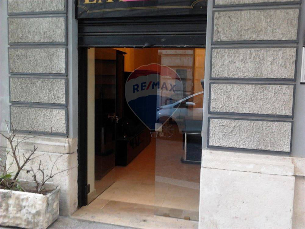  bari affitto quart: città vecchia re-max-acquachiara