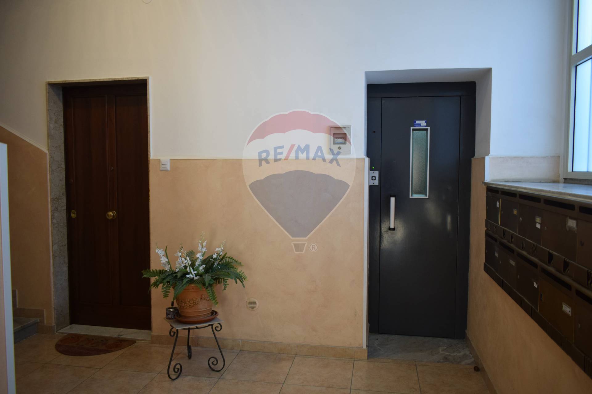  catania vendita quart: viale m. rapisardi - lavaggi re-max-white-house