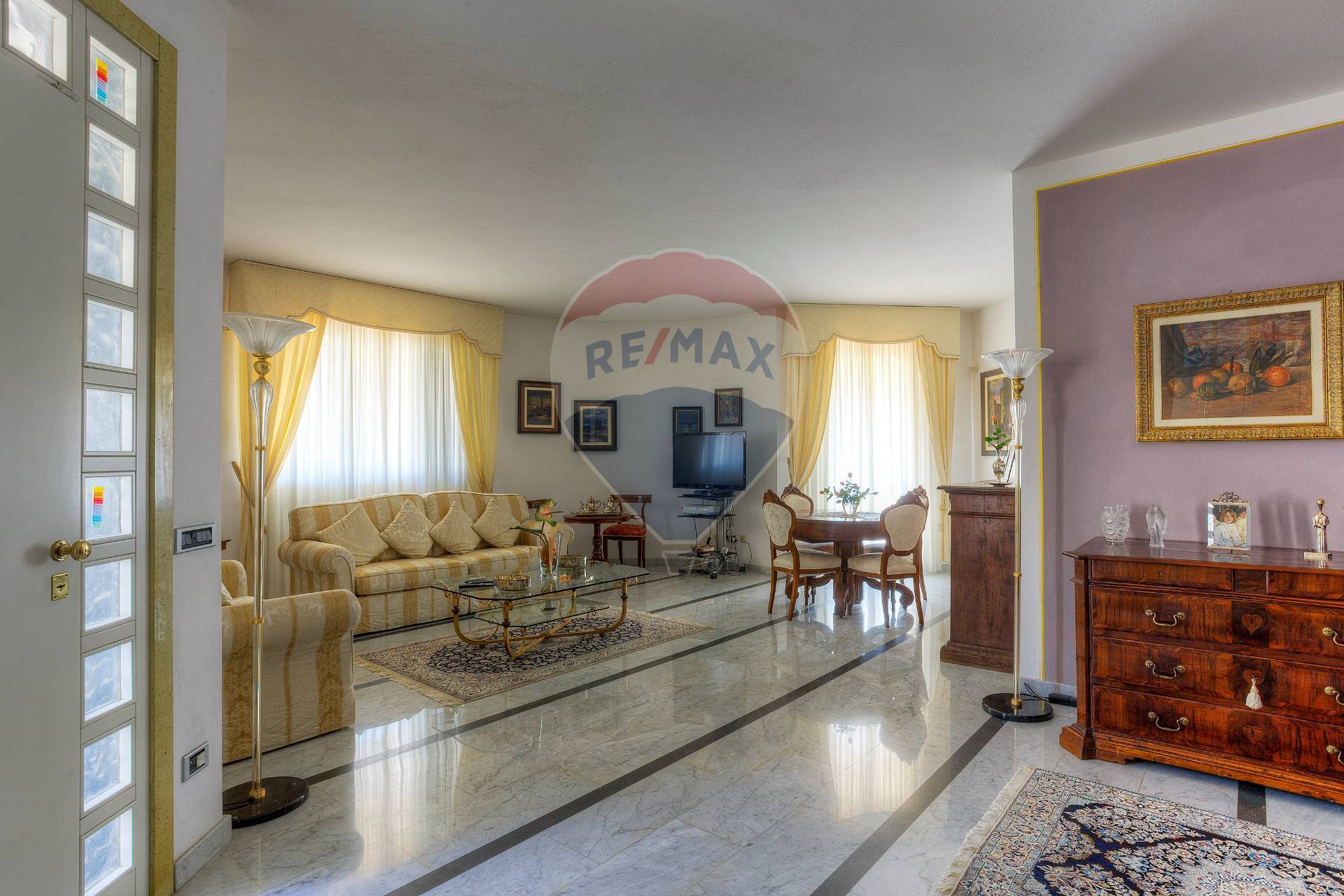 Villa CERRETO GUIDI vendita    RE/MAX Professional