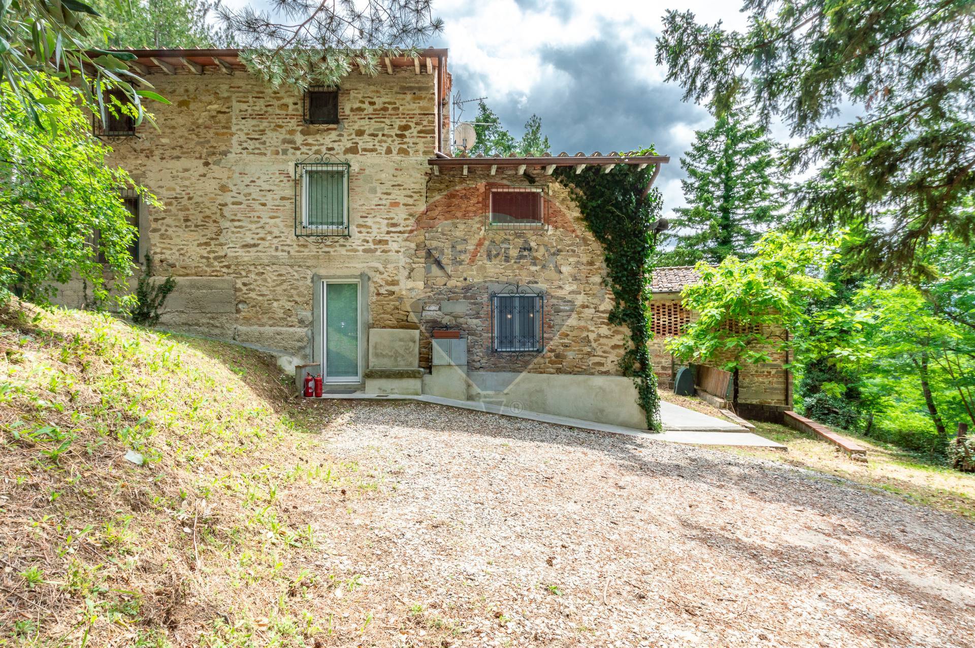  vicchio vendita quart:  re/max medicea 2