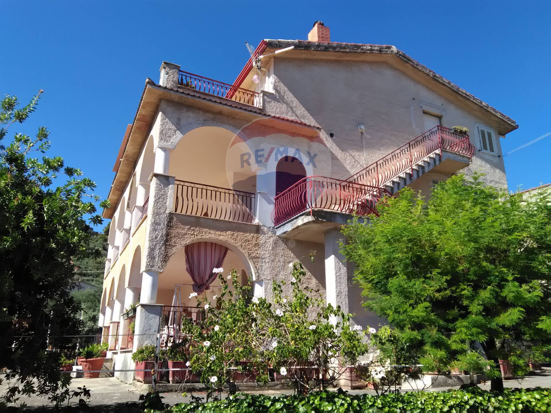  altofonte vendita quart:  re/max hunters