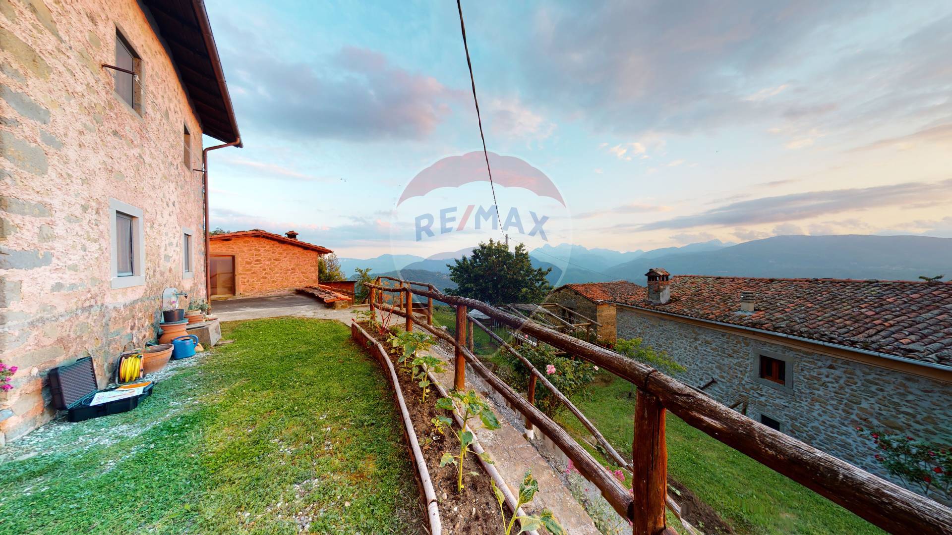 Rustico - Cascina PIEVE FOSCIANA vendita  Sillico  RE/MAX Quality House