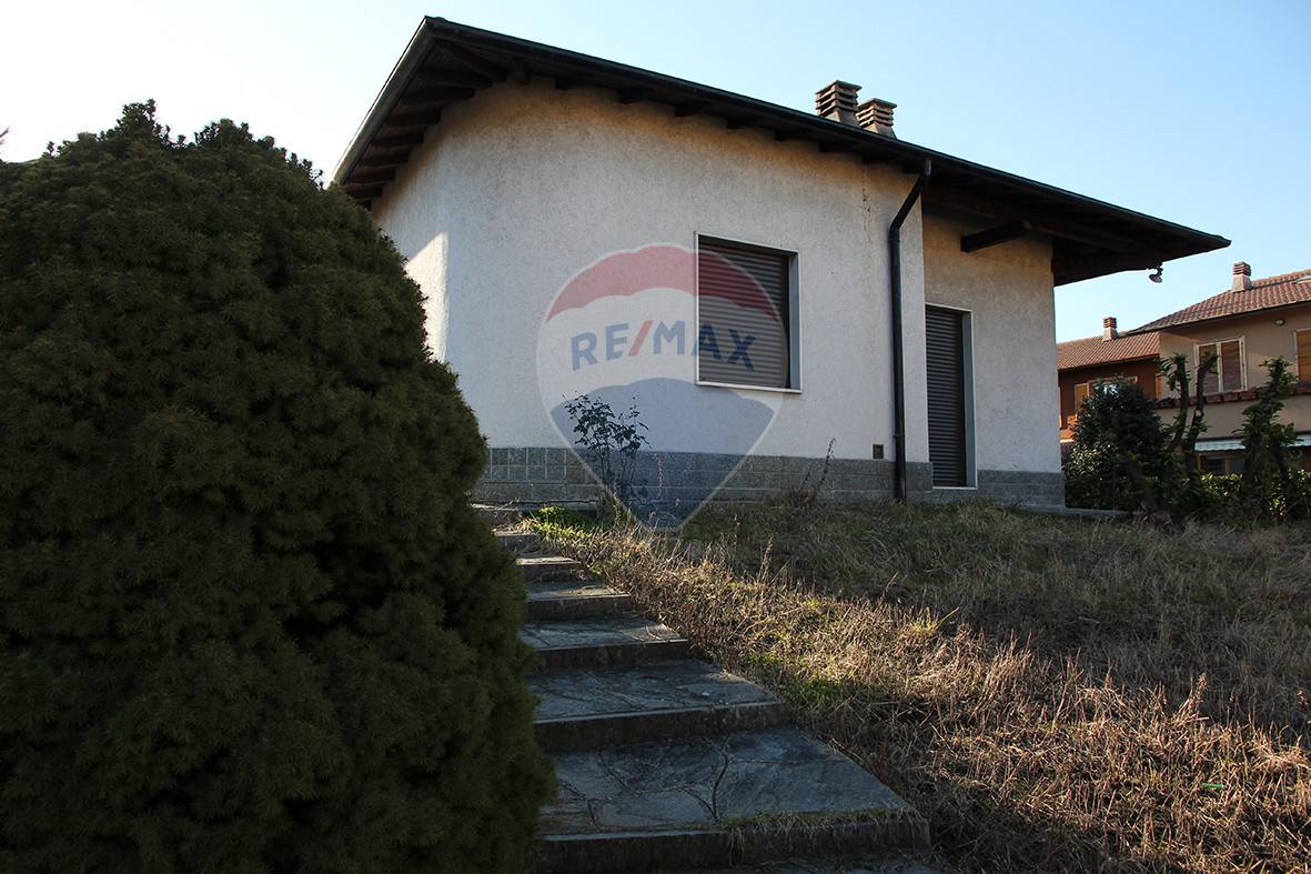 Villa GRANDATE vendita    RE/MAX Essenza